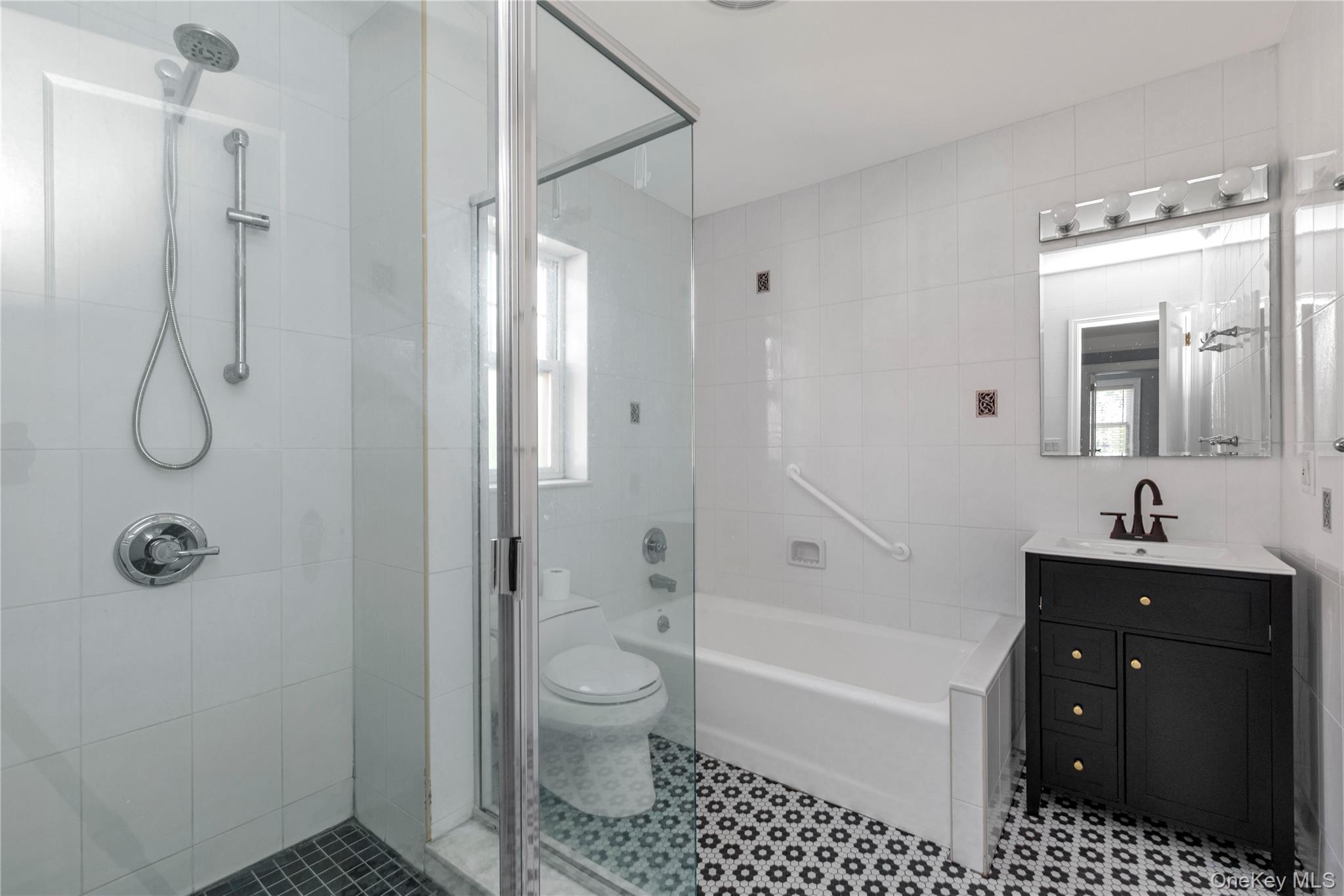 89 Trafalgar Square Property Photo 27