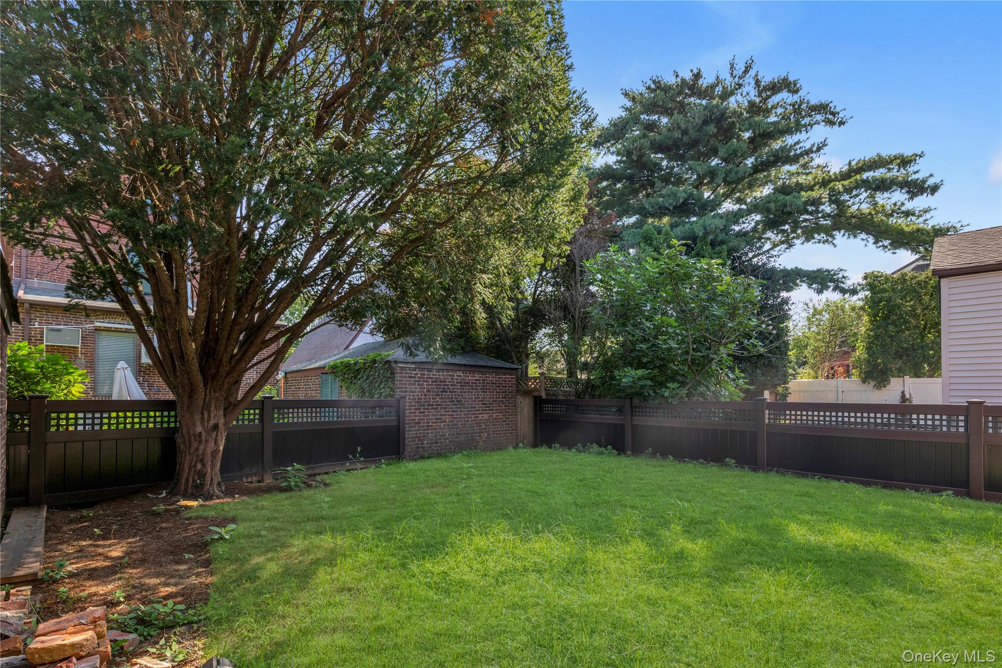 89 Trafalgar Square Property Photo 33