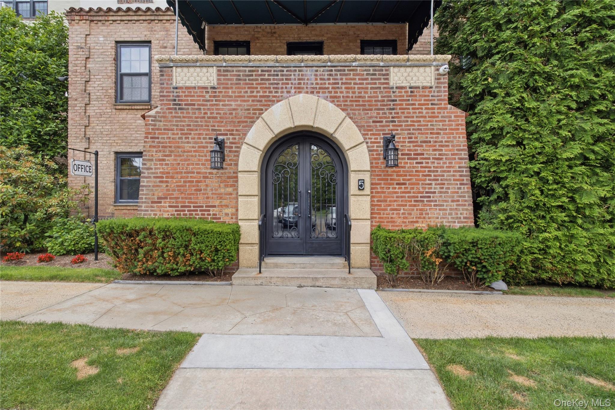 1273 North Avenue 1E/5 Property Photo 1