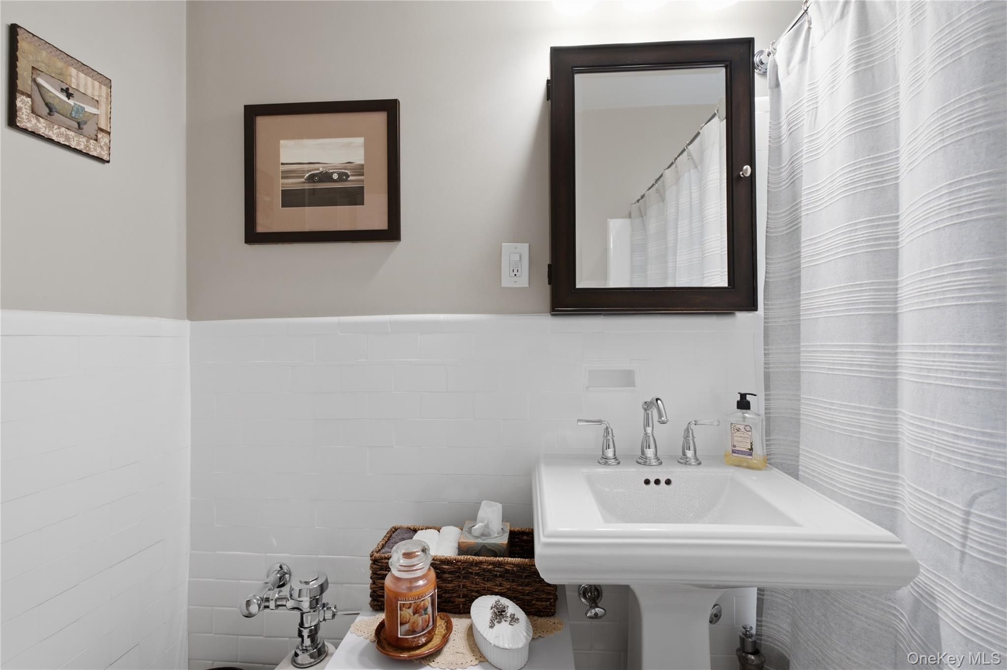 1273 North Avenue 1e/5 Property Photo 9