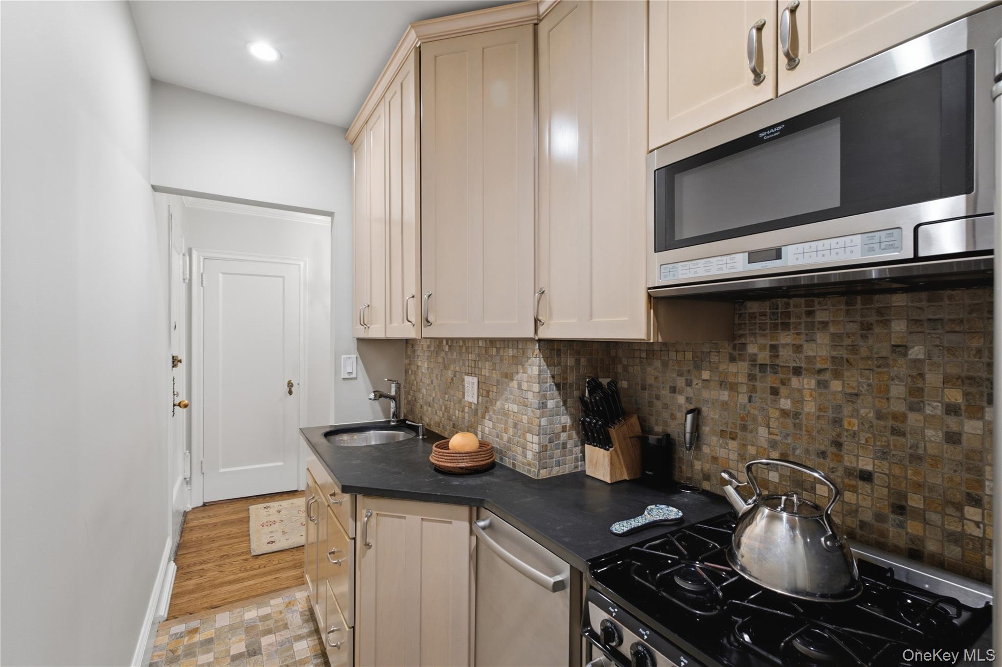 1273 North Avenue 1e/5 Property Photo 14