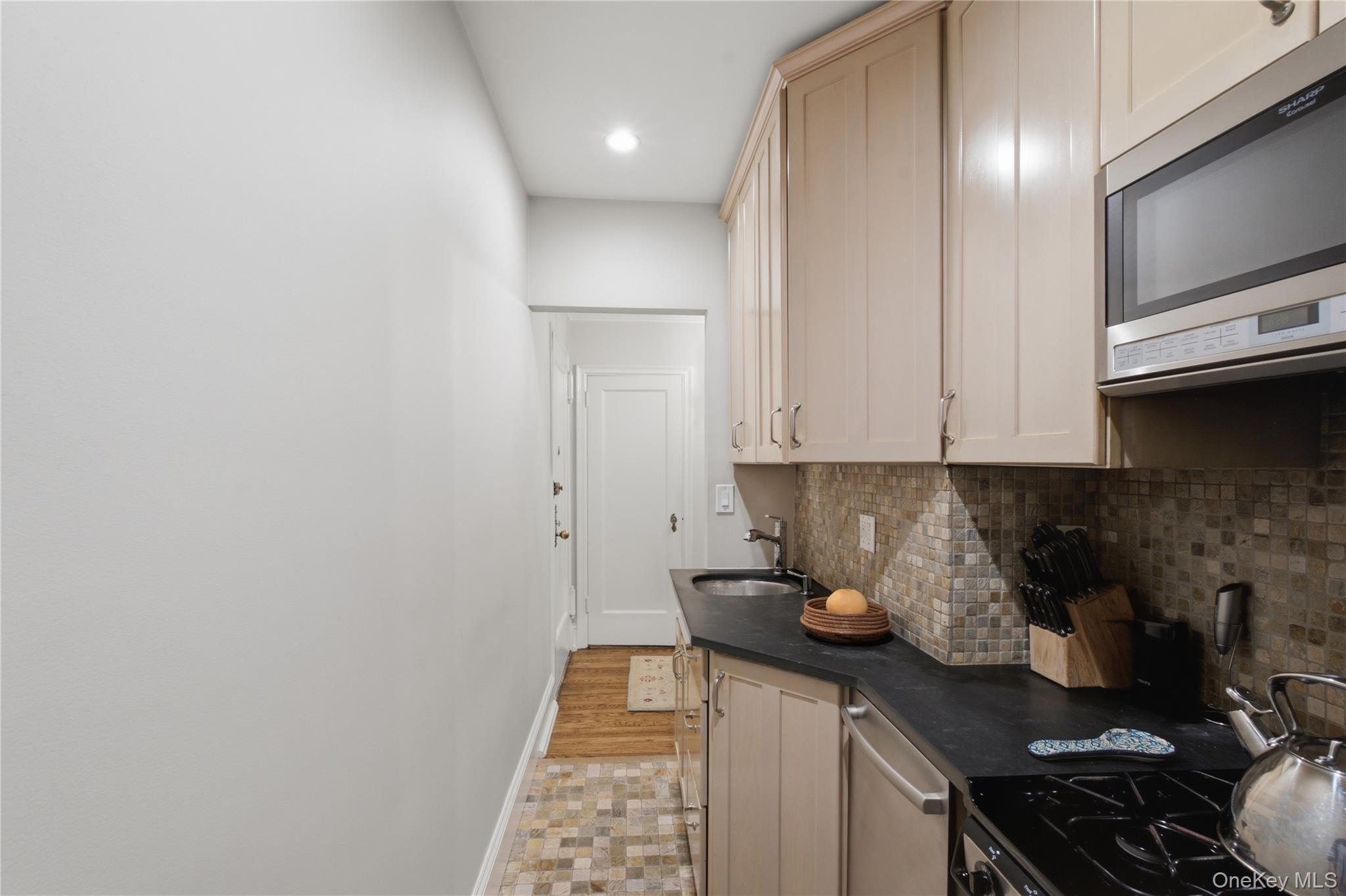 1273 North Avenue 1e/5 Property Photo 15
