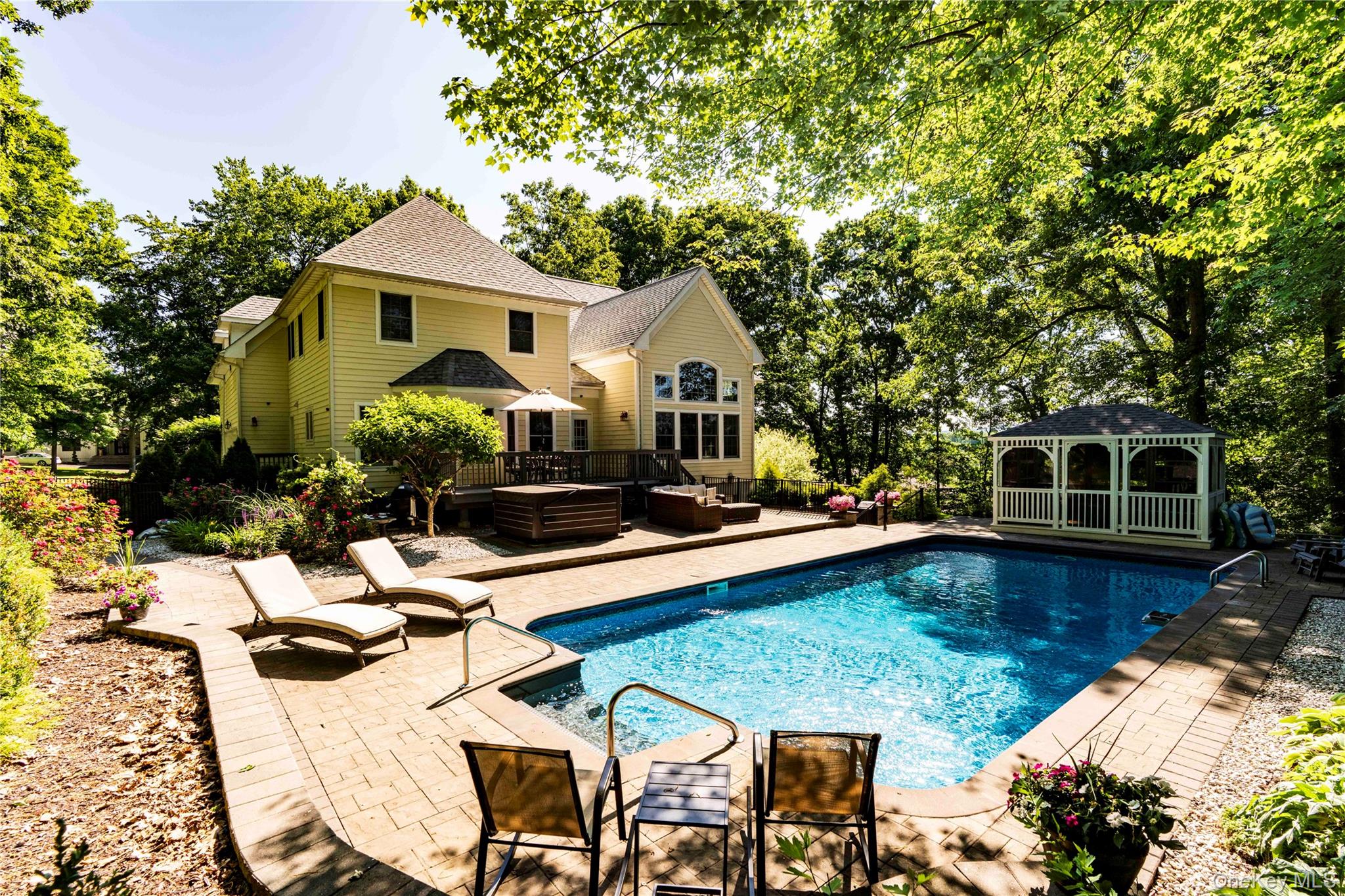 7 Duhamel Drive Property Photo 3