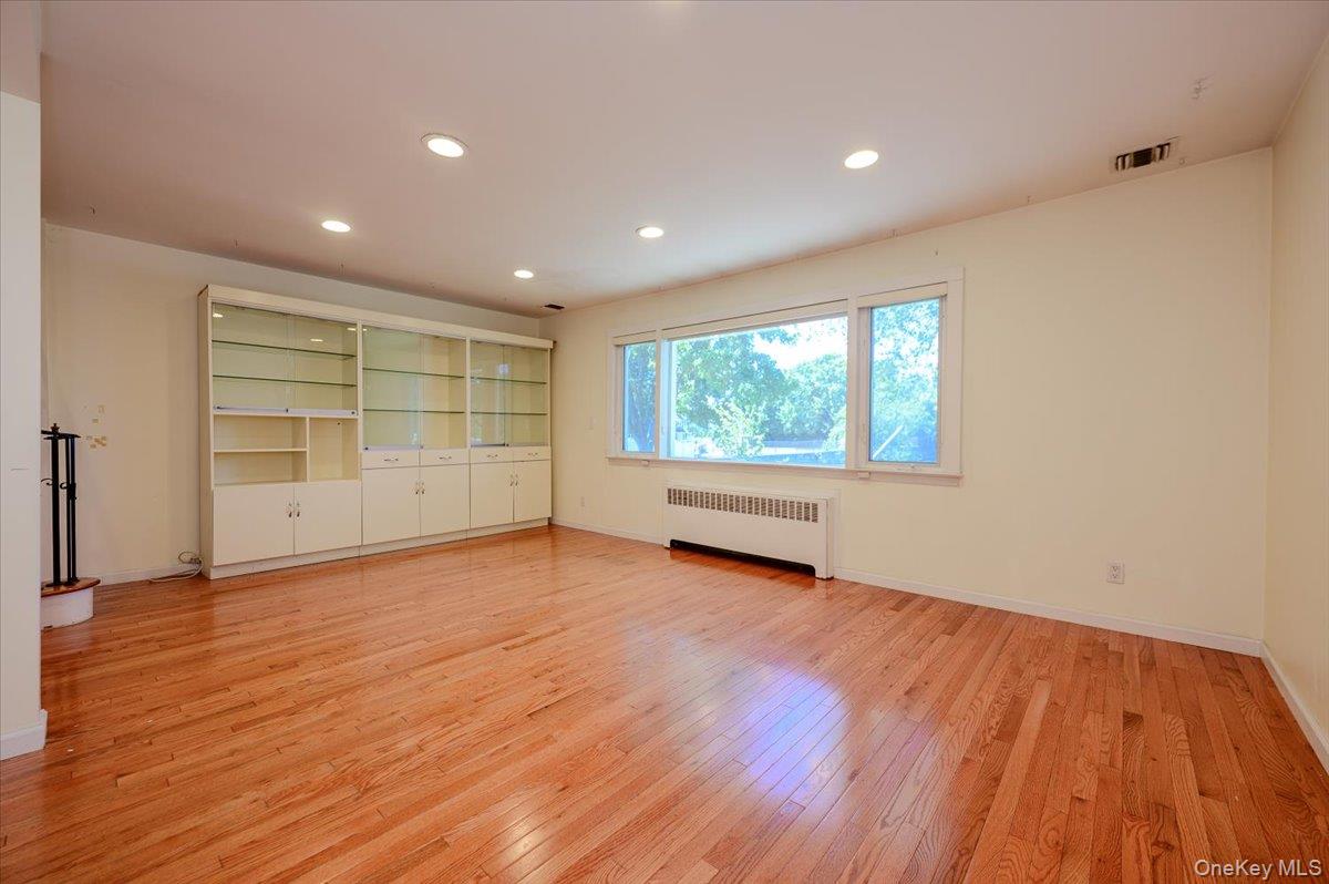 567 Oxford Road Property Photo 2