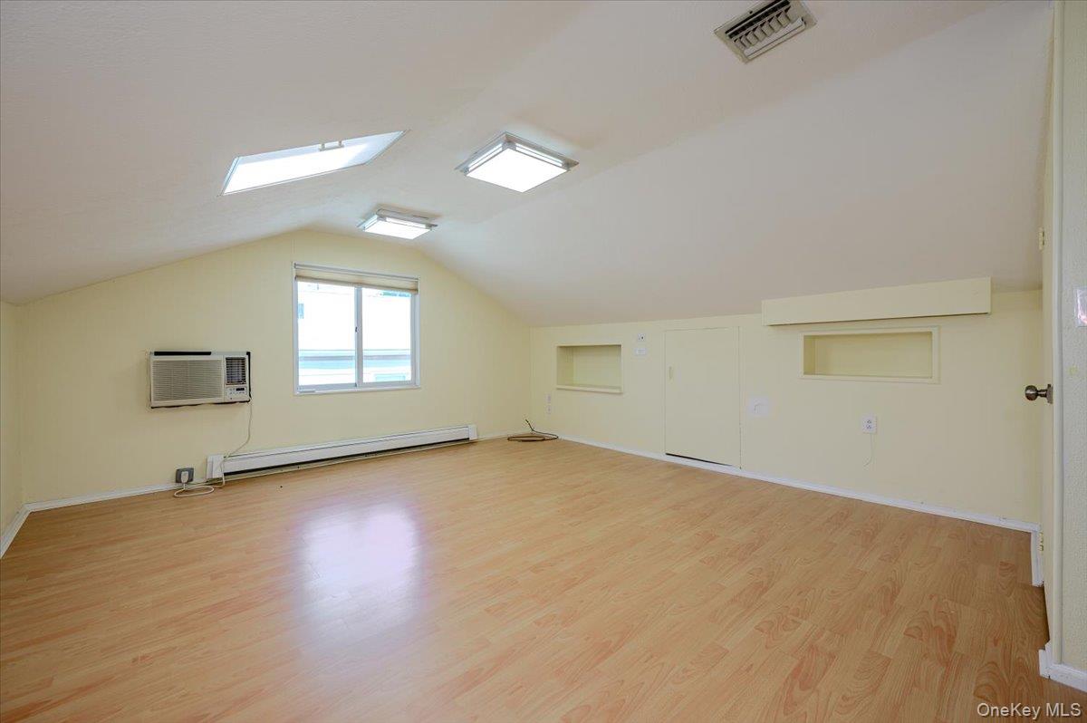 567 Oxford Road Property Photo 5