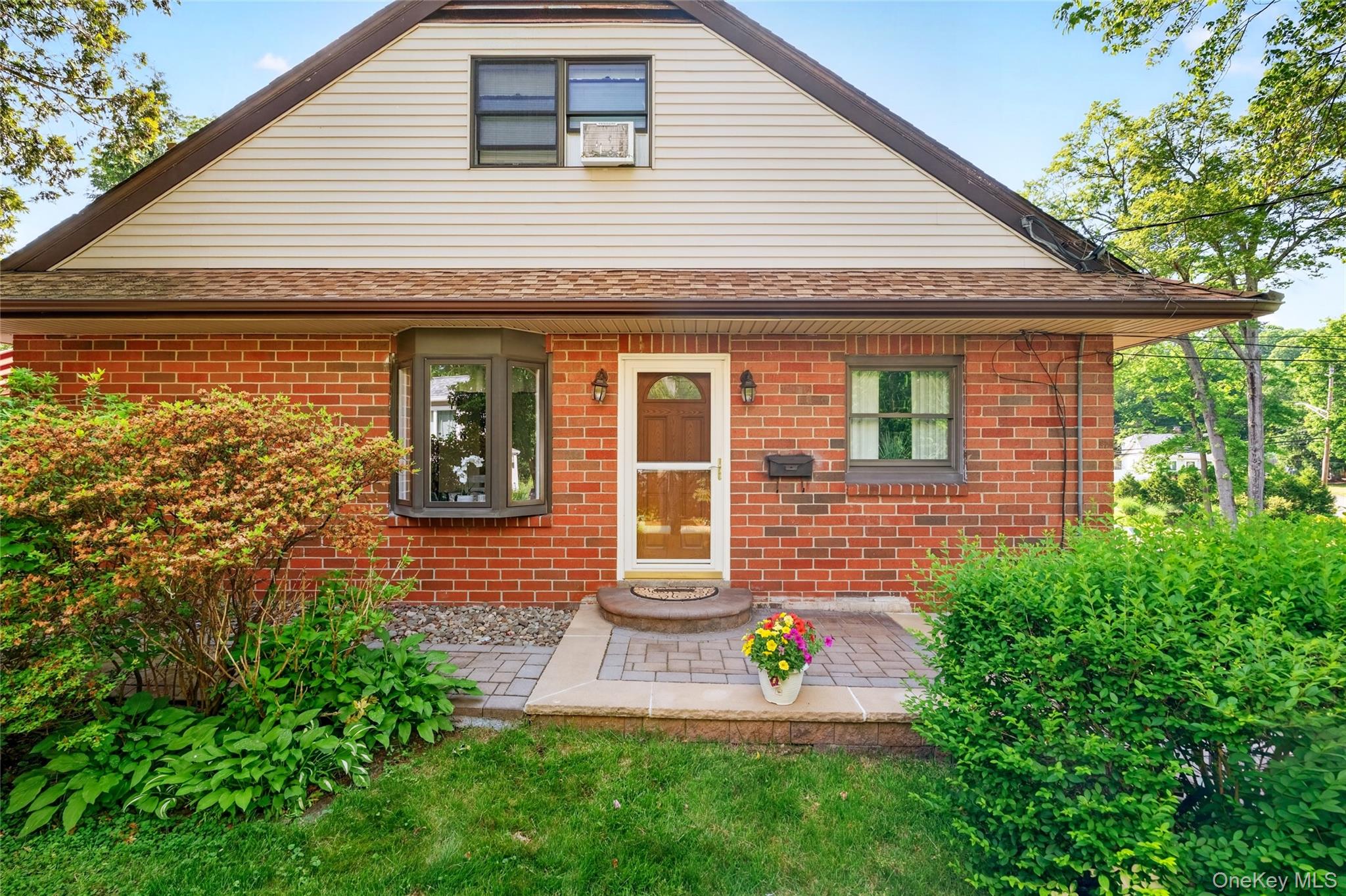 9 E Hall Avenue Property Photo 3