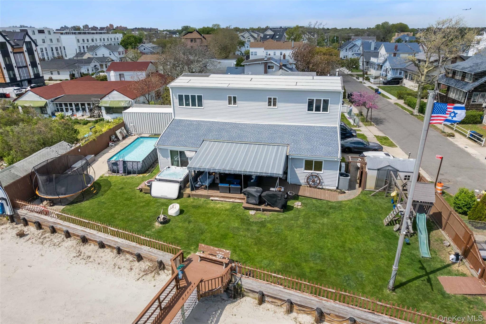 125 Beach 3rd Street Property Photo 2