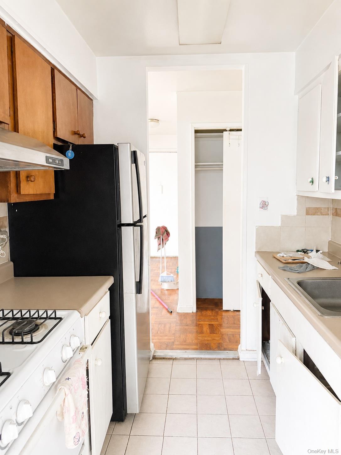13405 Dahlia Avenue 11-1b Property Photo 4