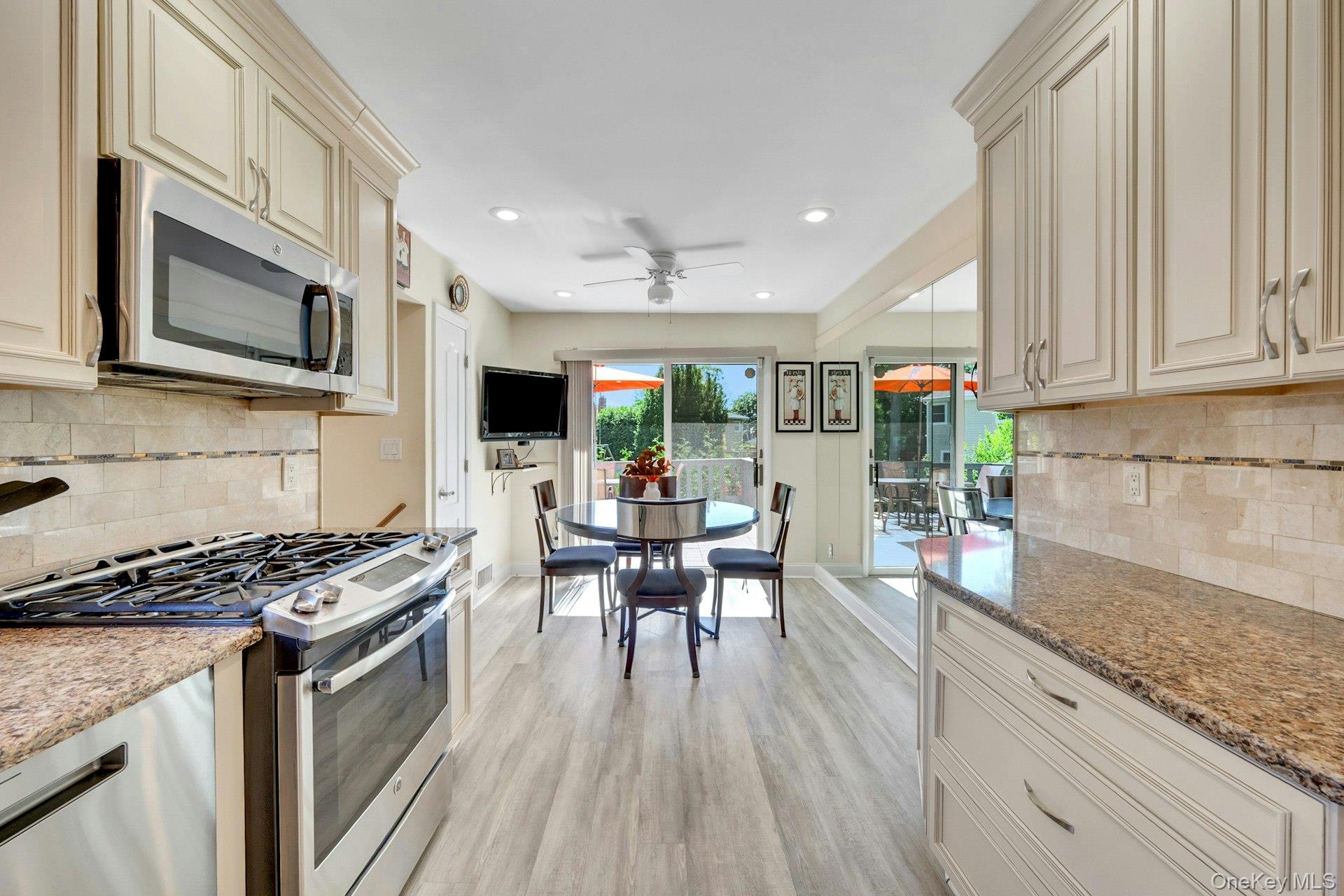 101 Windsor Oval Property Photo 7