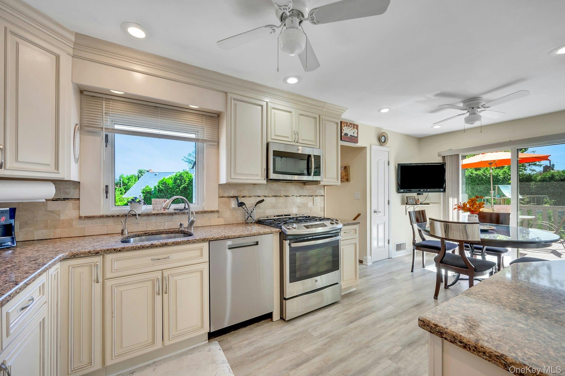 101 Windsor Oval Property Photo 8