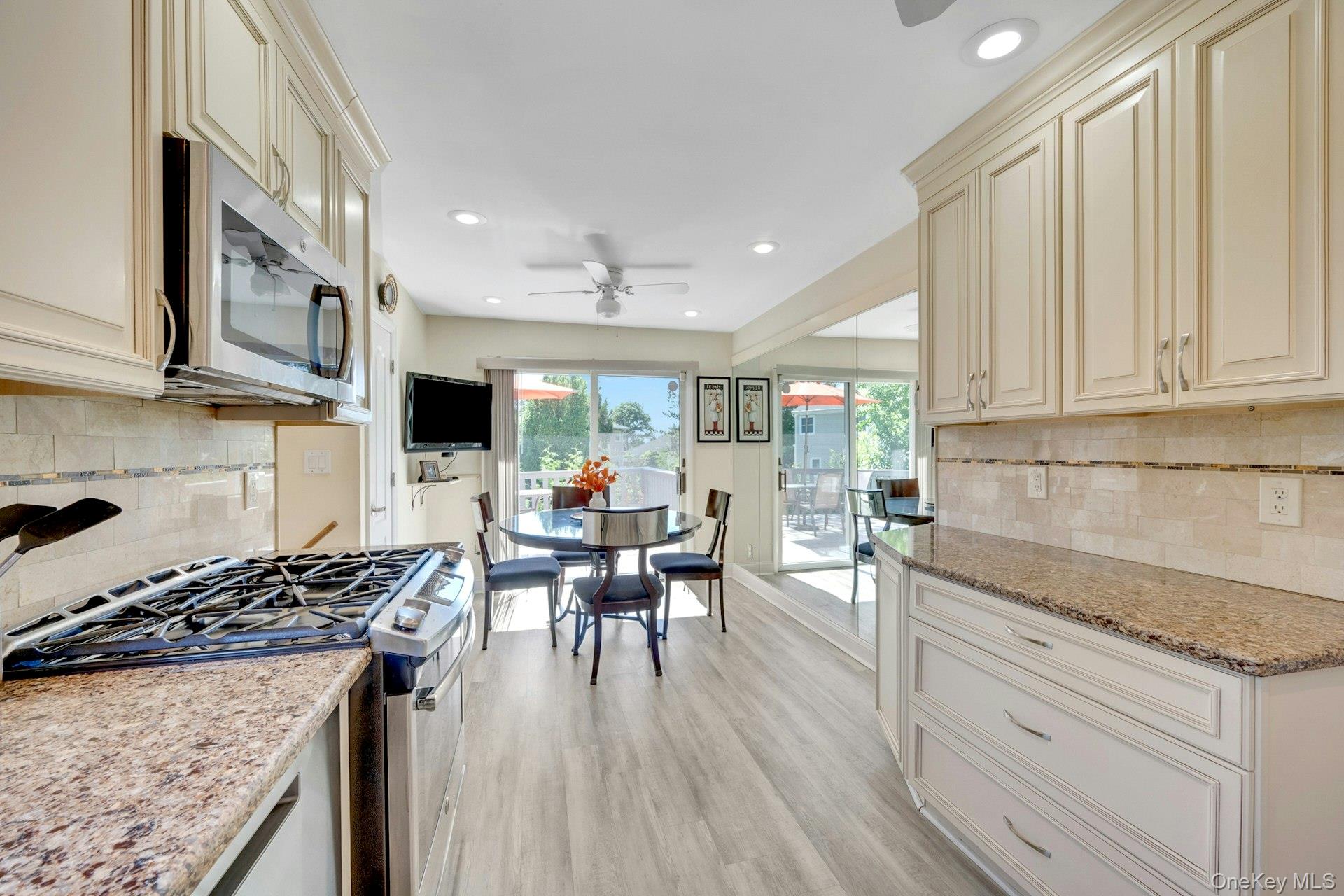 101 Windsor Oval Property Photo 9