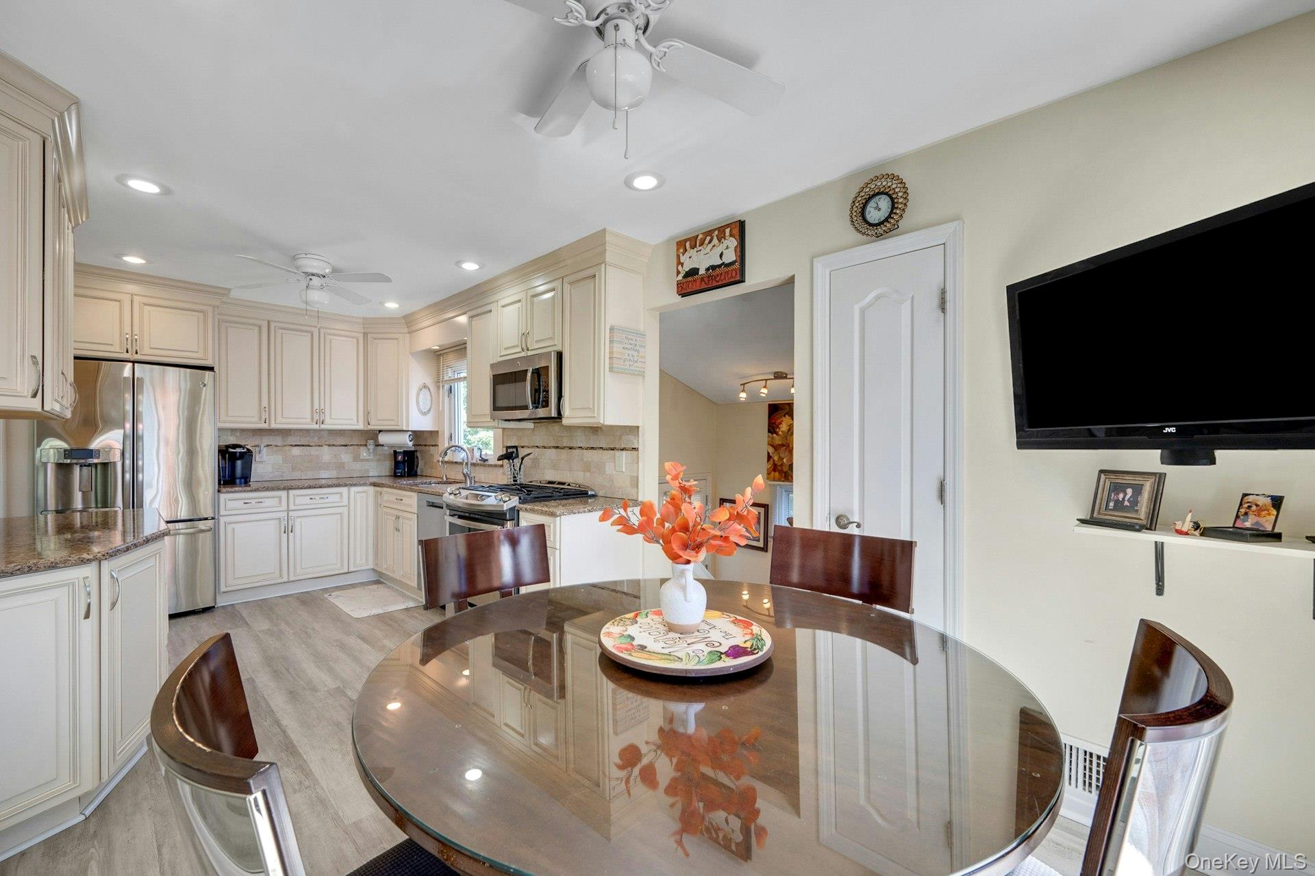 101 Windsor Oval Property Photo 11