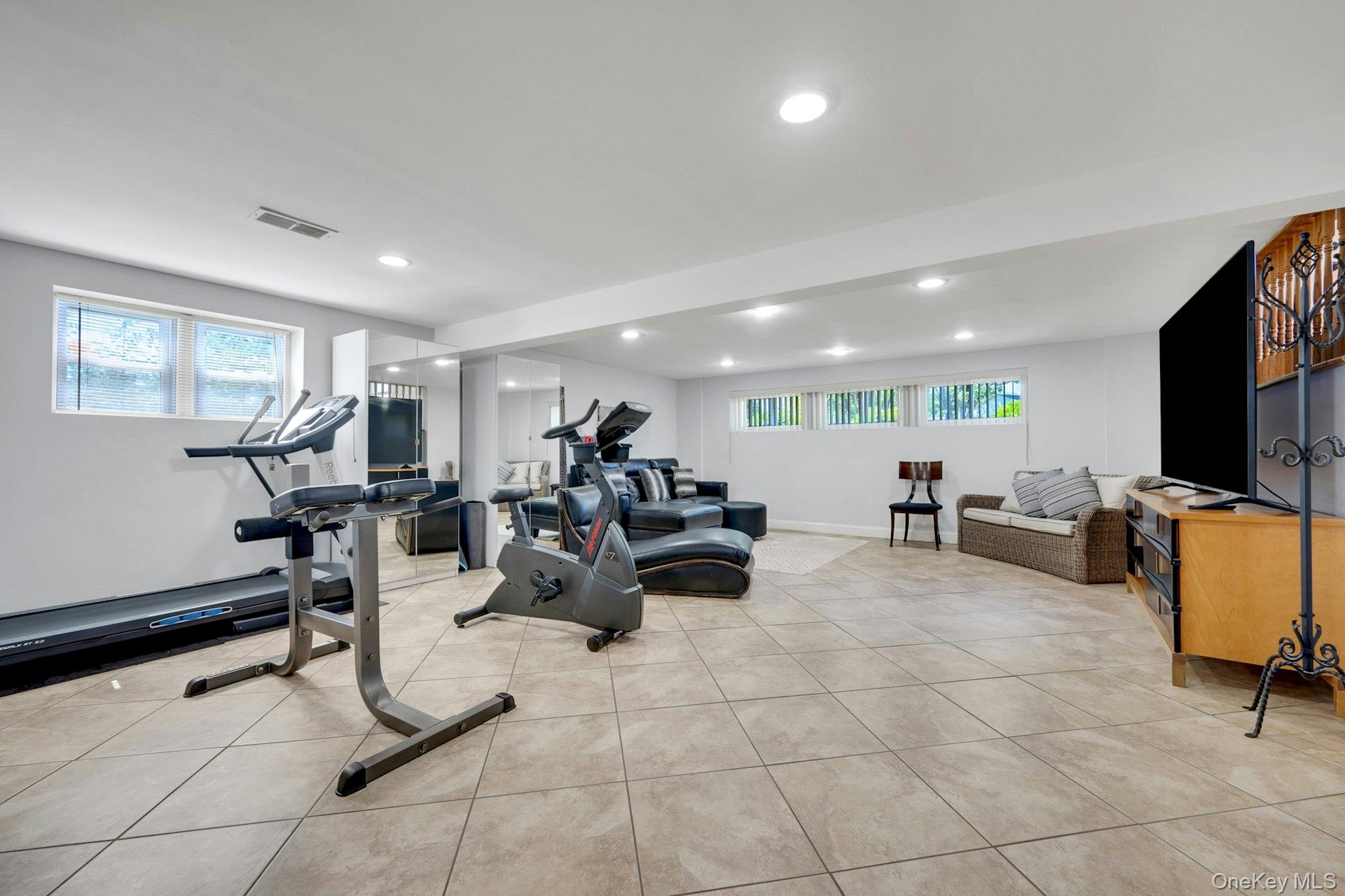 101 Windsor Oval Property Photo 20