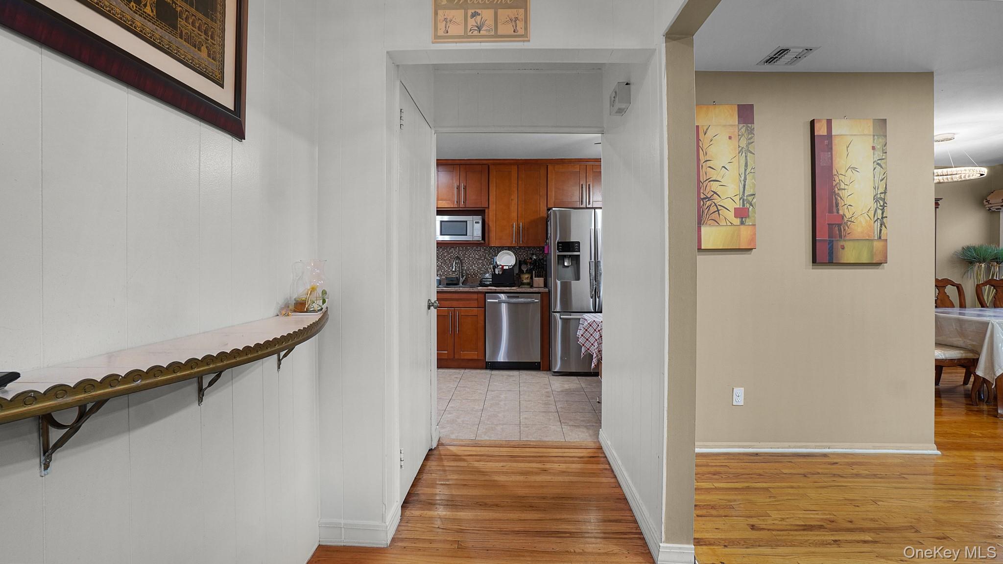 54 E Maujer Street Property Photo 3