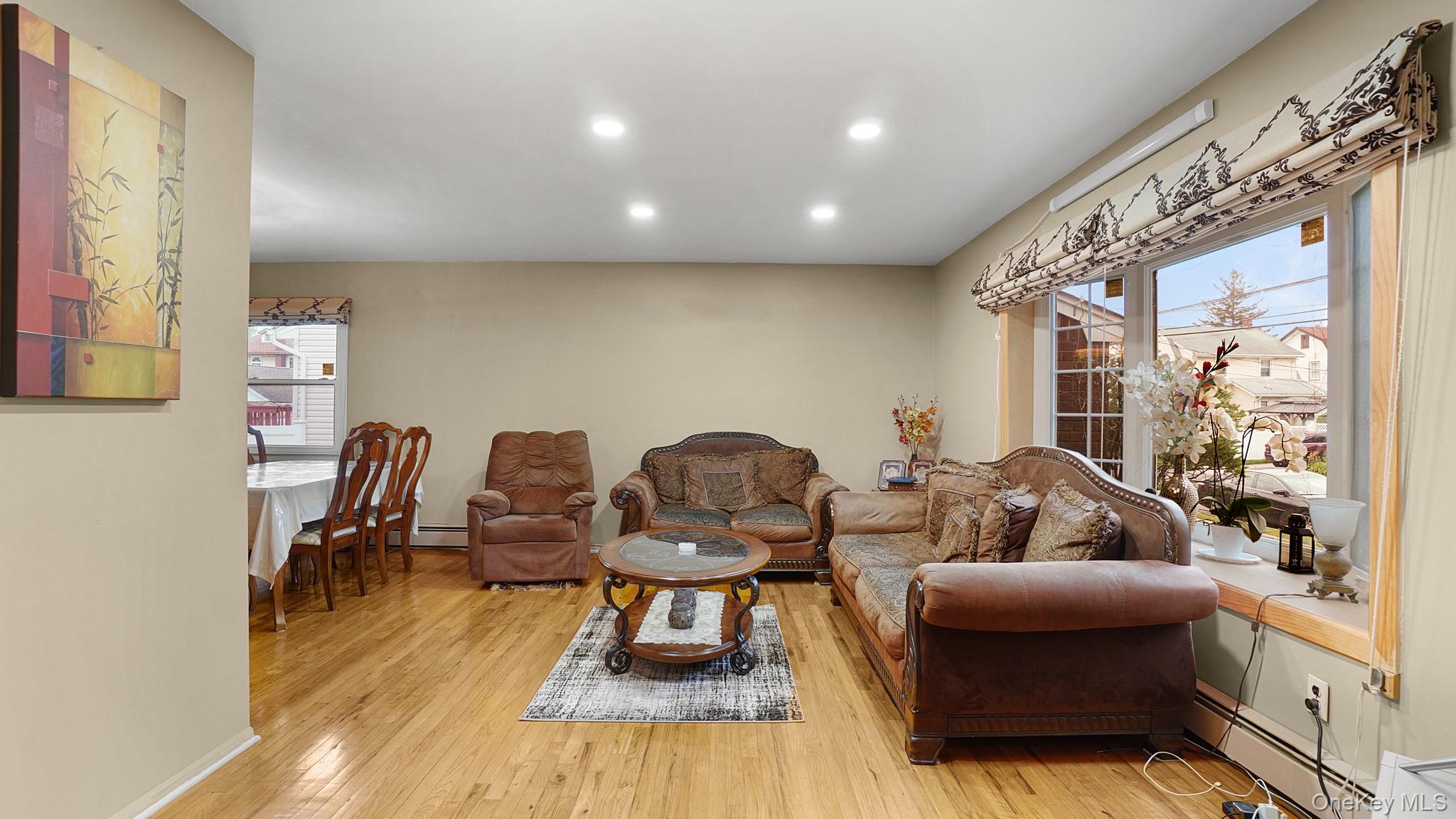 54 E Maujer Street Property Photo 4