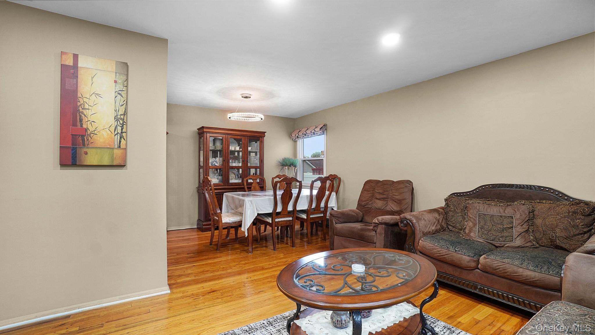 54 E Maujer Street Property Photo 6