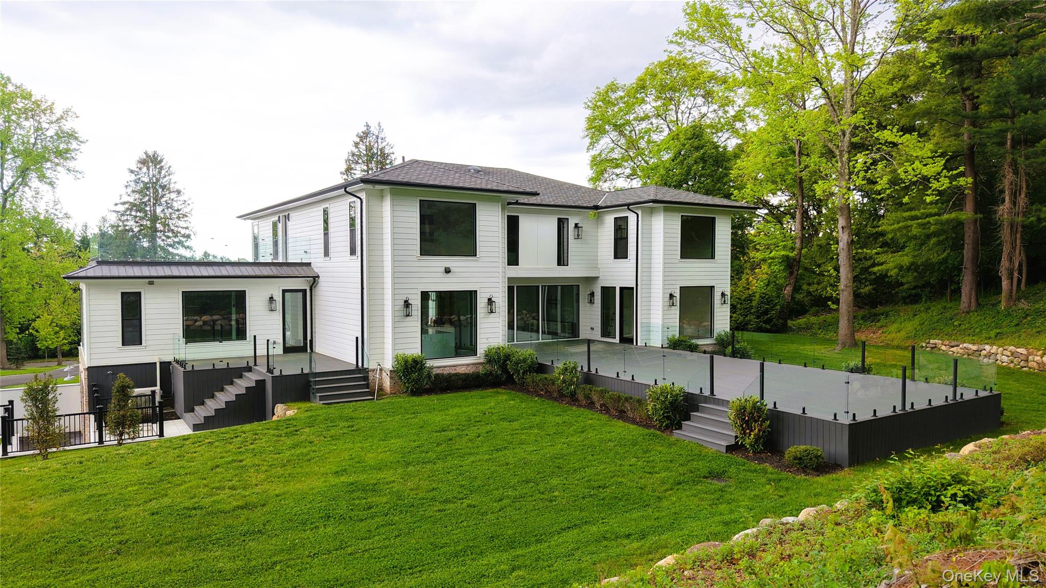 28 Rolling Hill Road Property Photo 3
