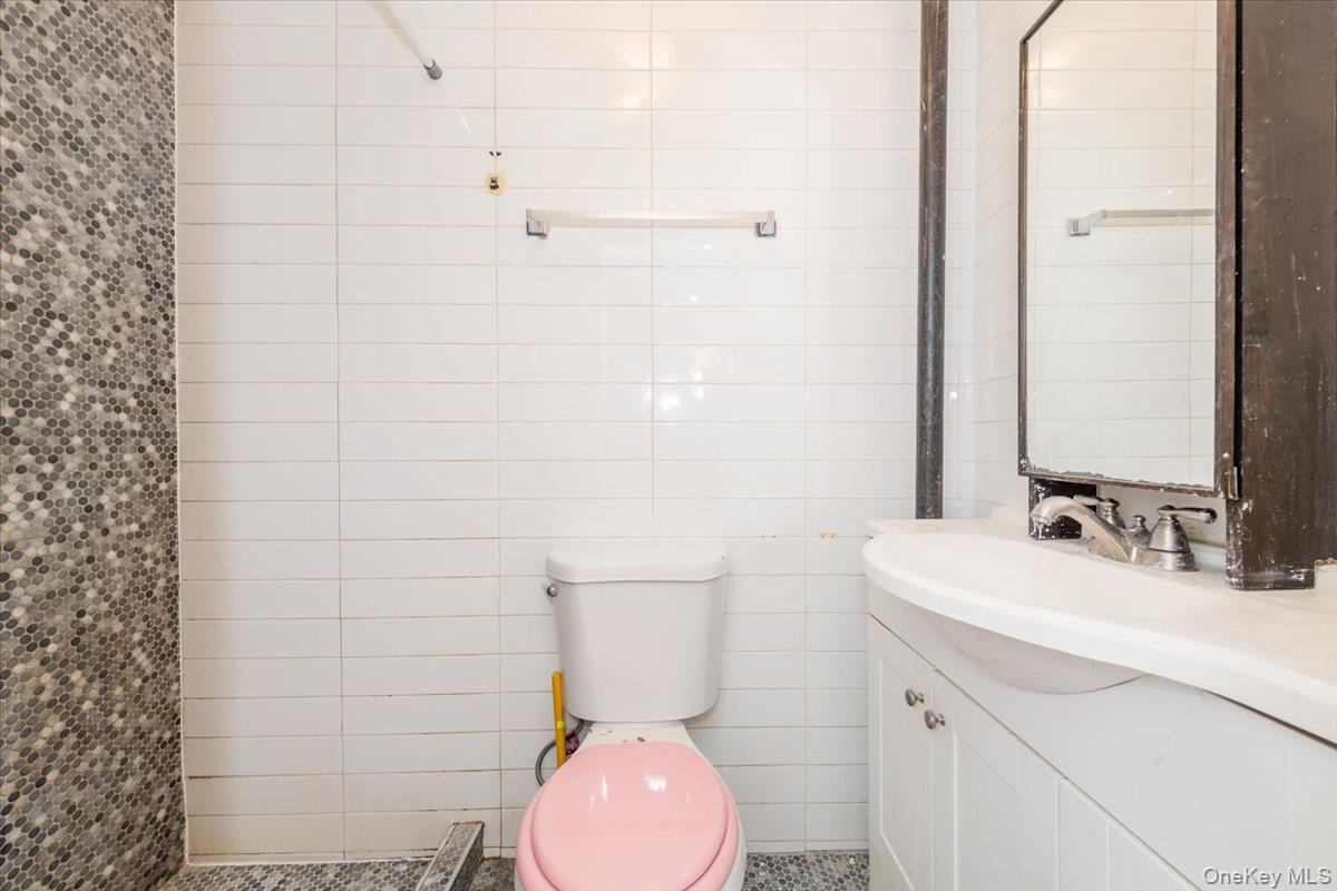 1055 Jefferson Avenue Property Photo 9
