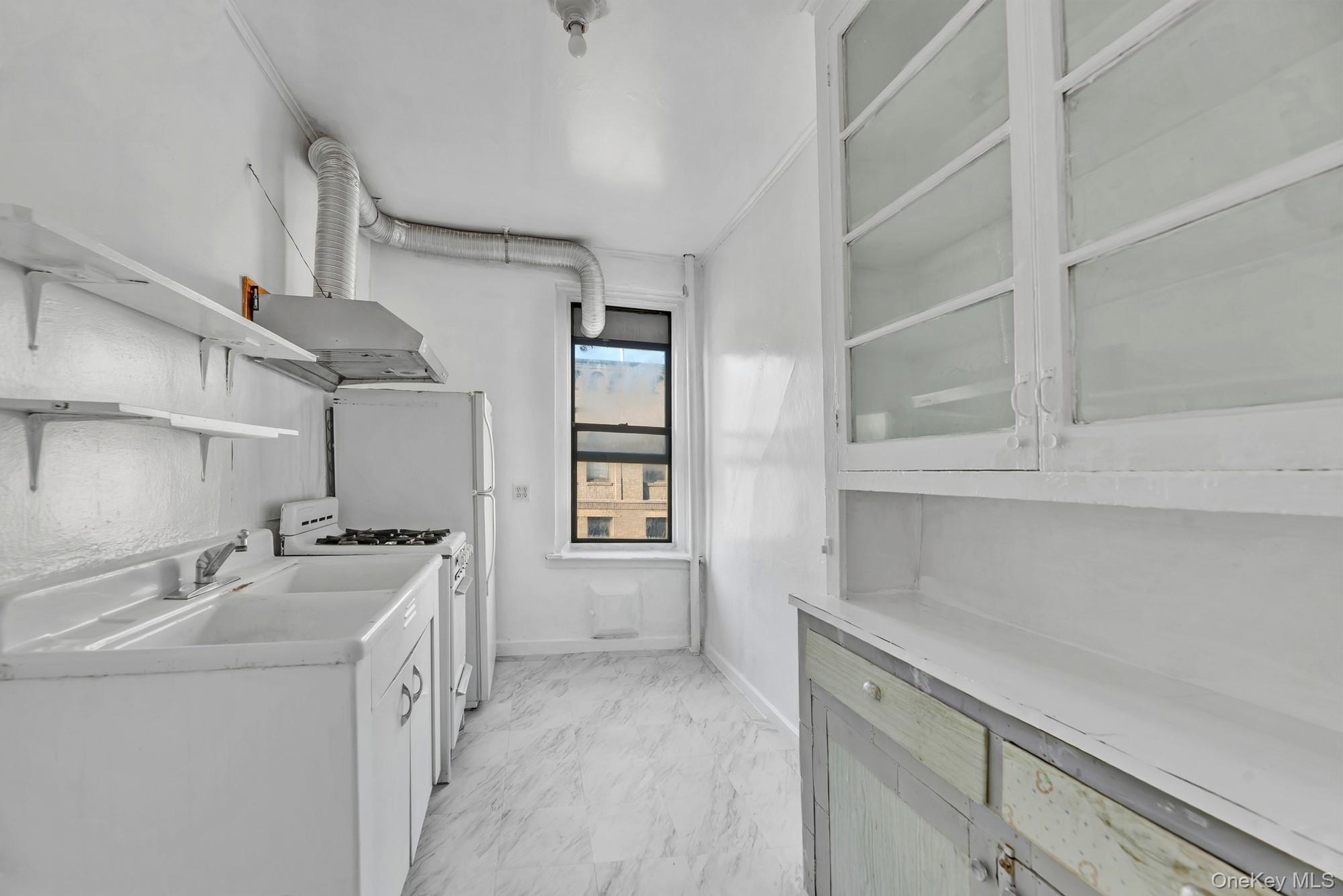 825 Walton Avenue 5f Property Photo 3