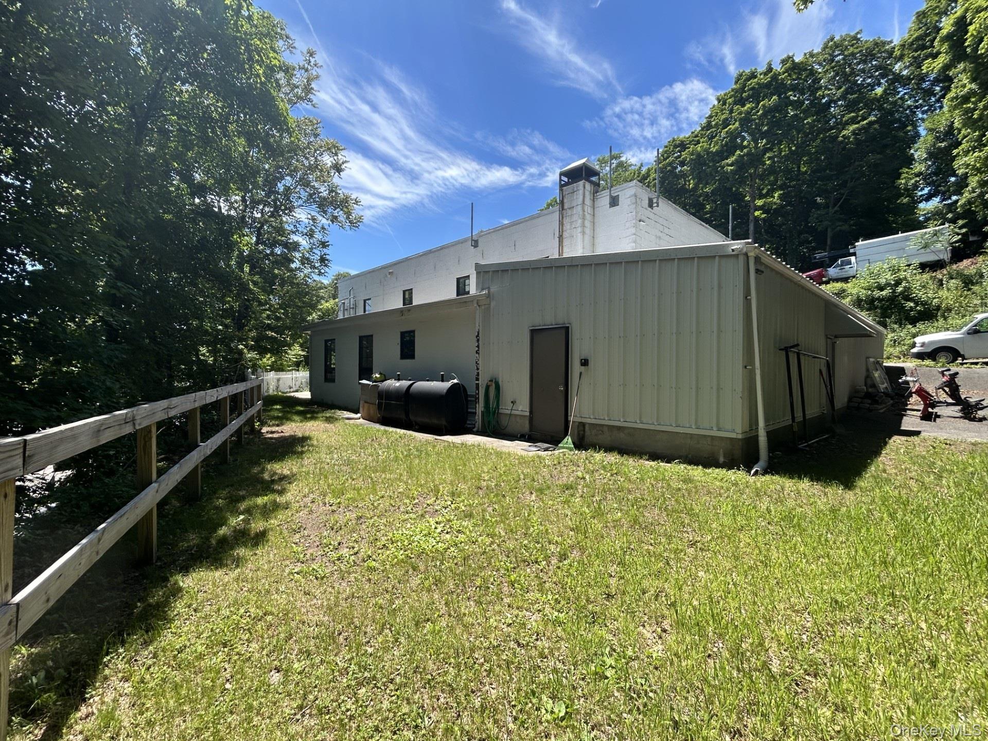 581 N State Road 6 Property Photo 4
