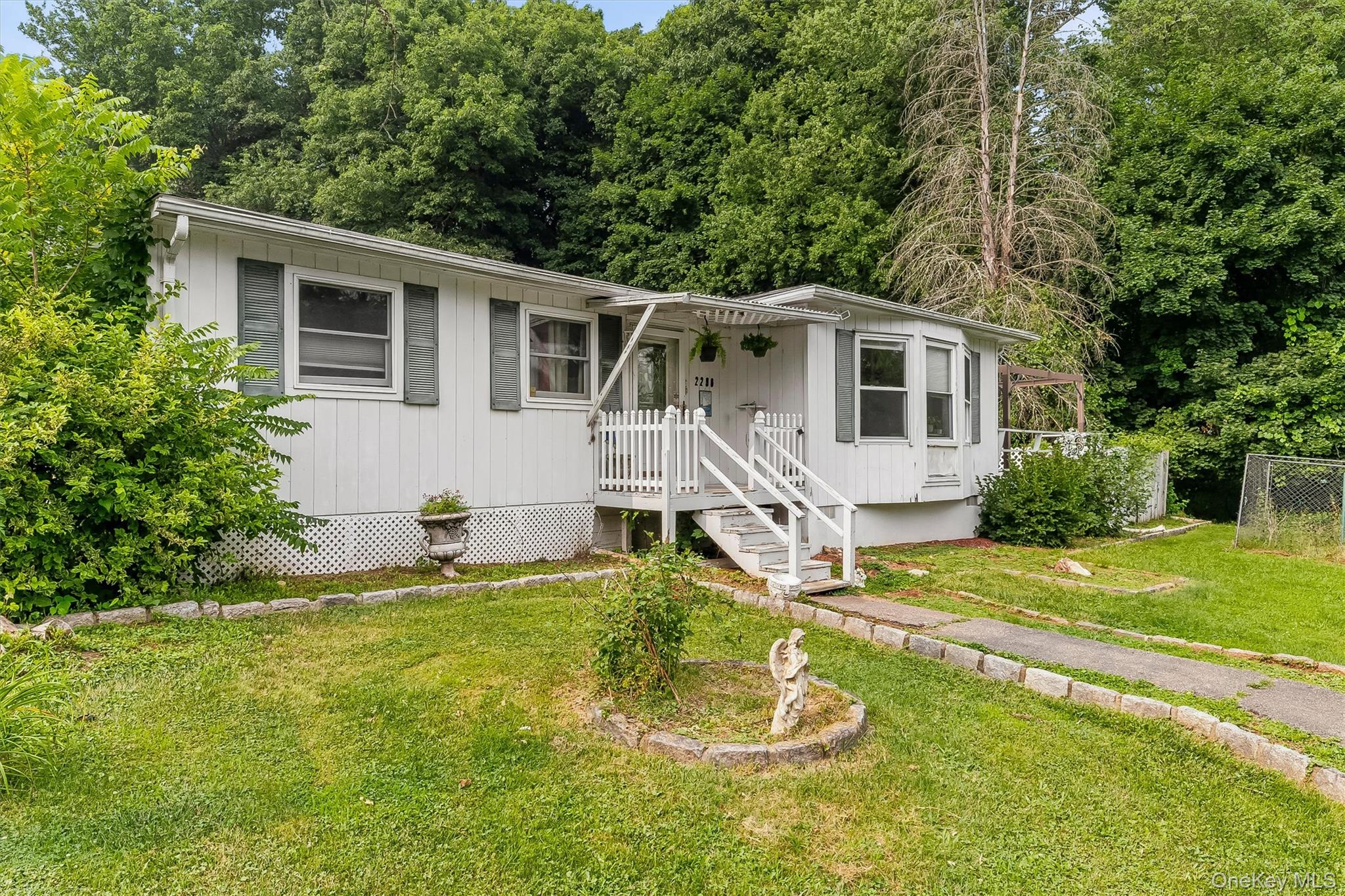 2296 Crompond Road Property Photo 2