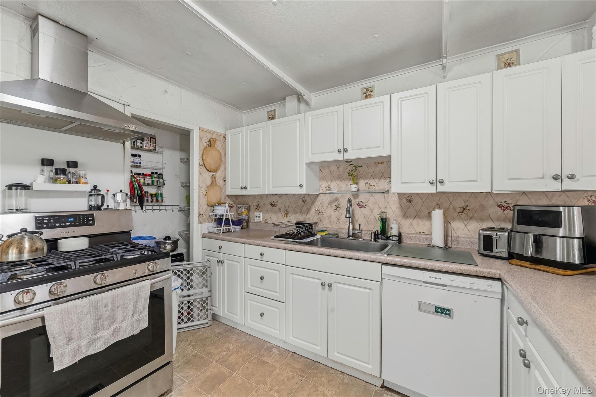 2296 Crompond Road Property Photo 10