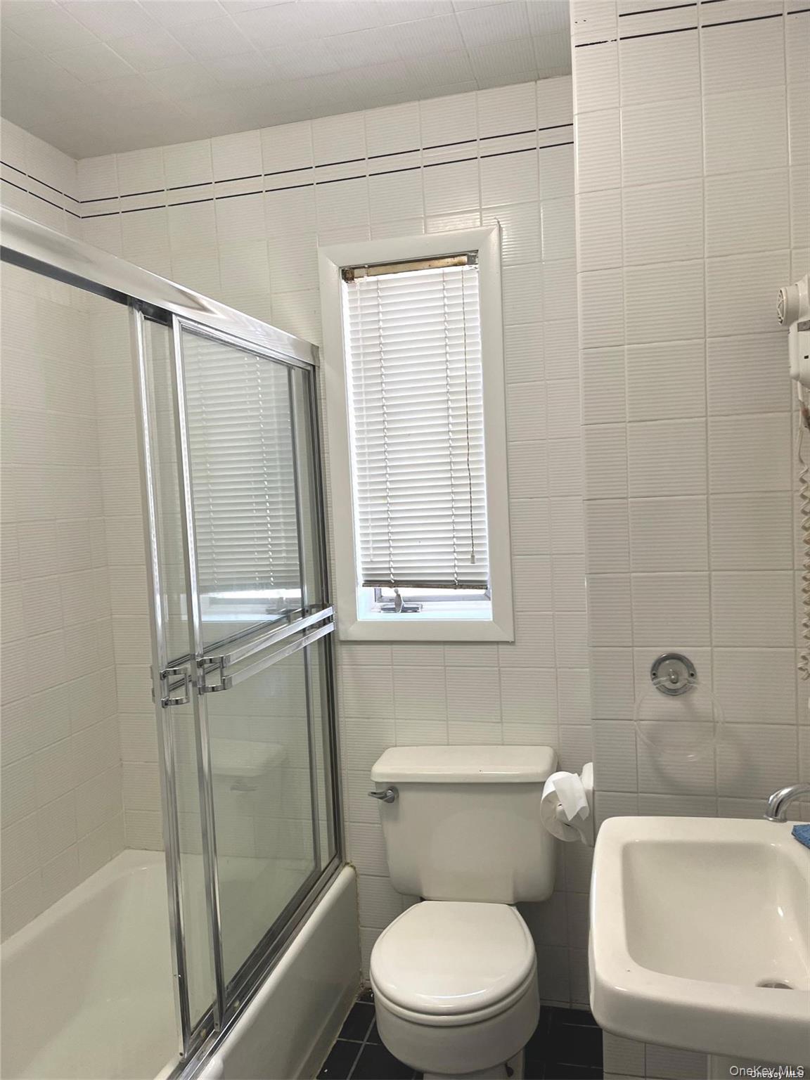 307 Magnolia Boulevard Upper Property Photo 14