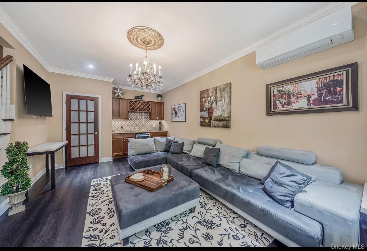 7 Resiak Court Property Photo 3