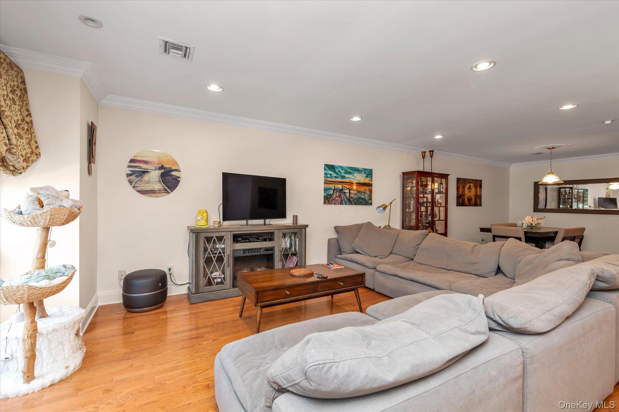 150 I U Willets Road Property Photo 3