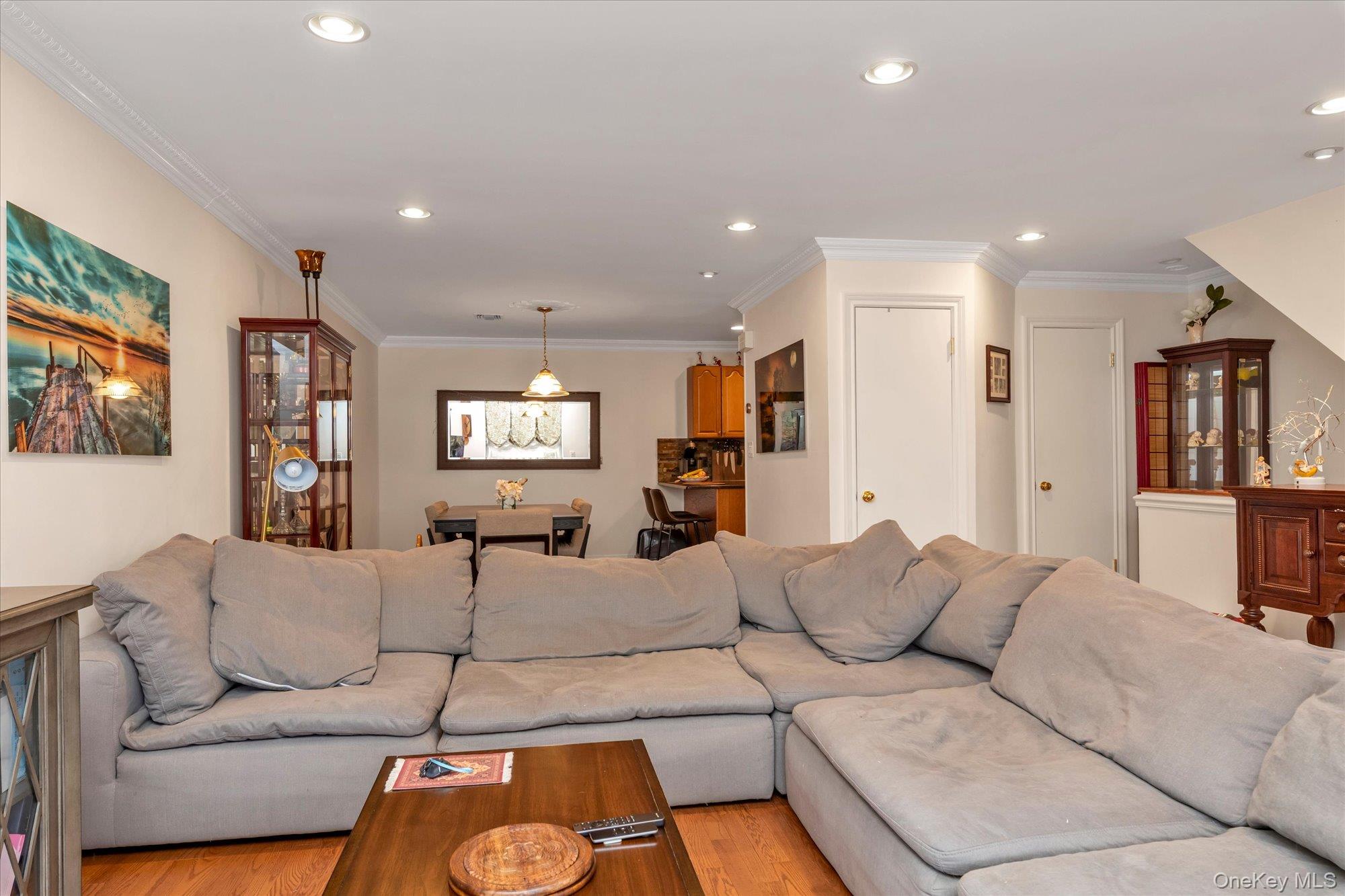 150 I U Willets Road Property Photo 5
