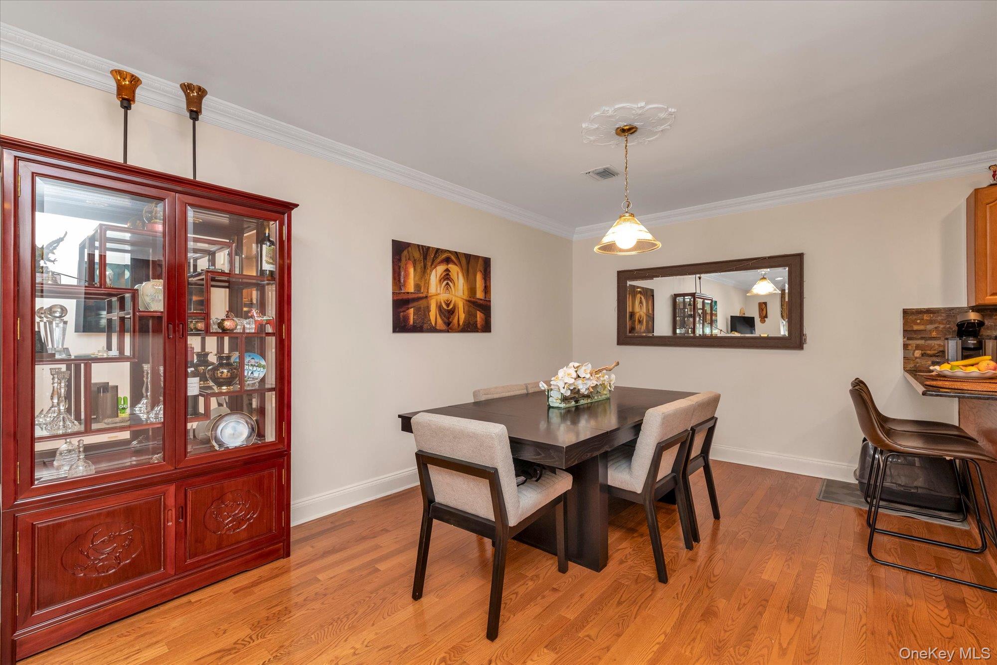 150 I U Willets Road Property Photo 6