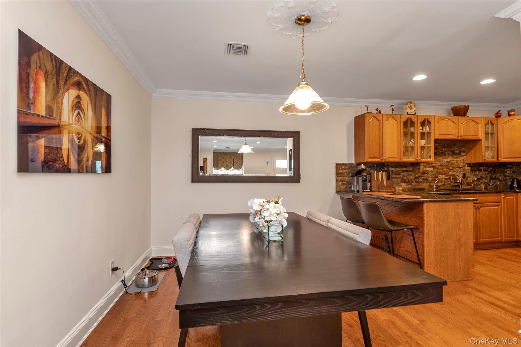150 I U Willets Road Property Photo 9