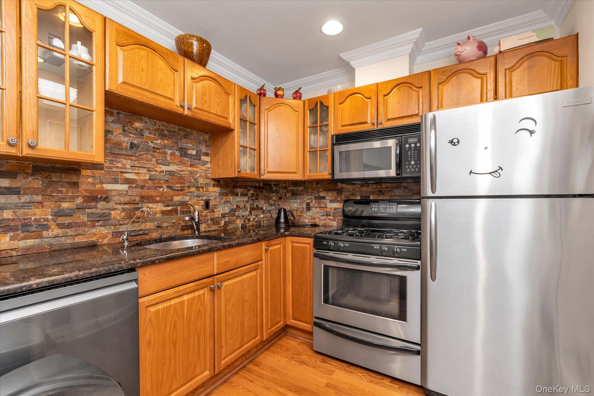 150 I U Willets Road Property Photo 11