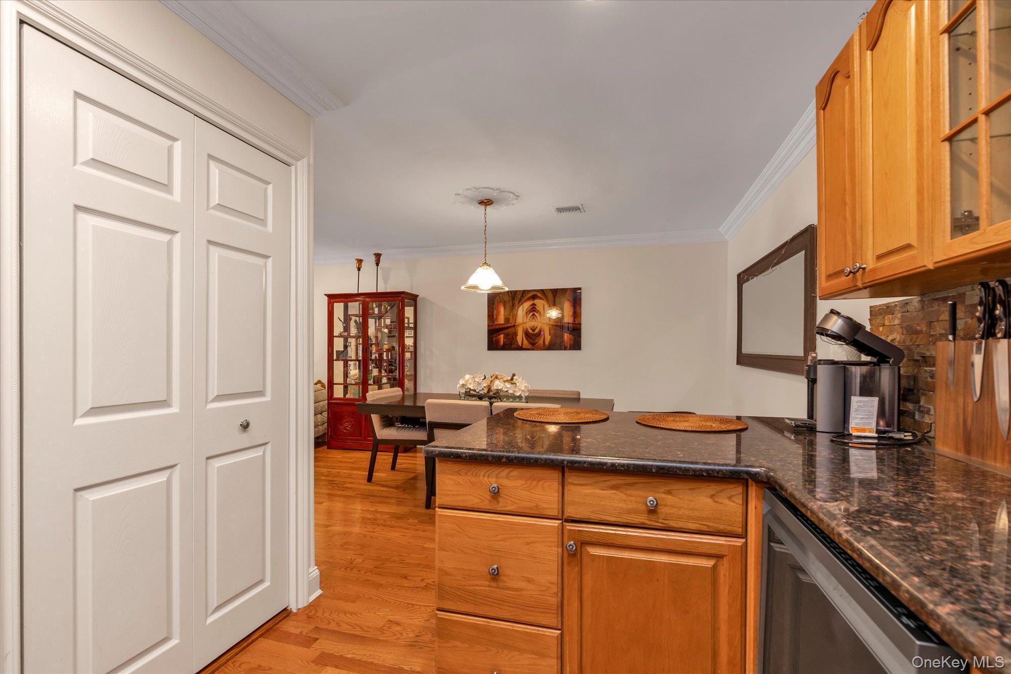 150 I U Willets Road Property Photo 12