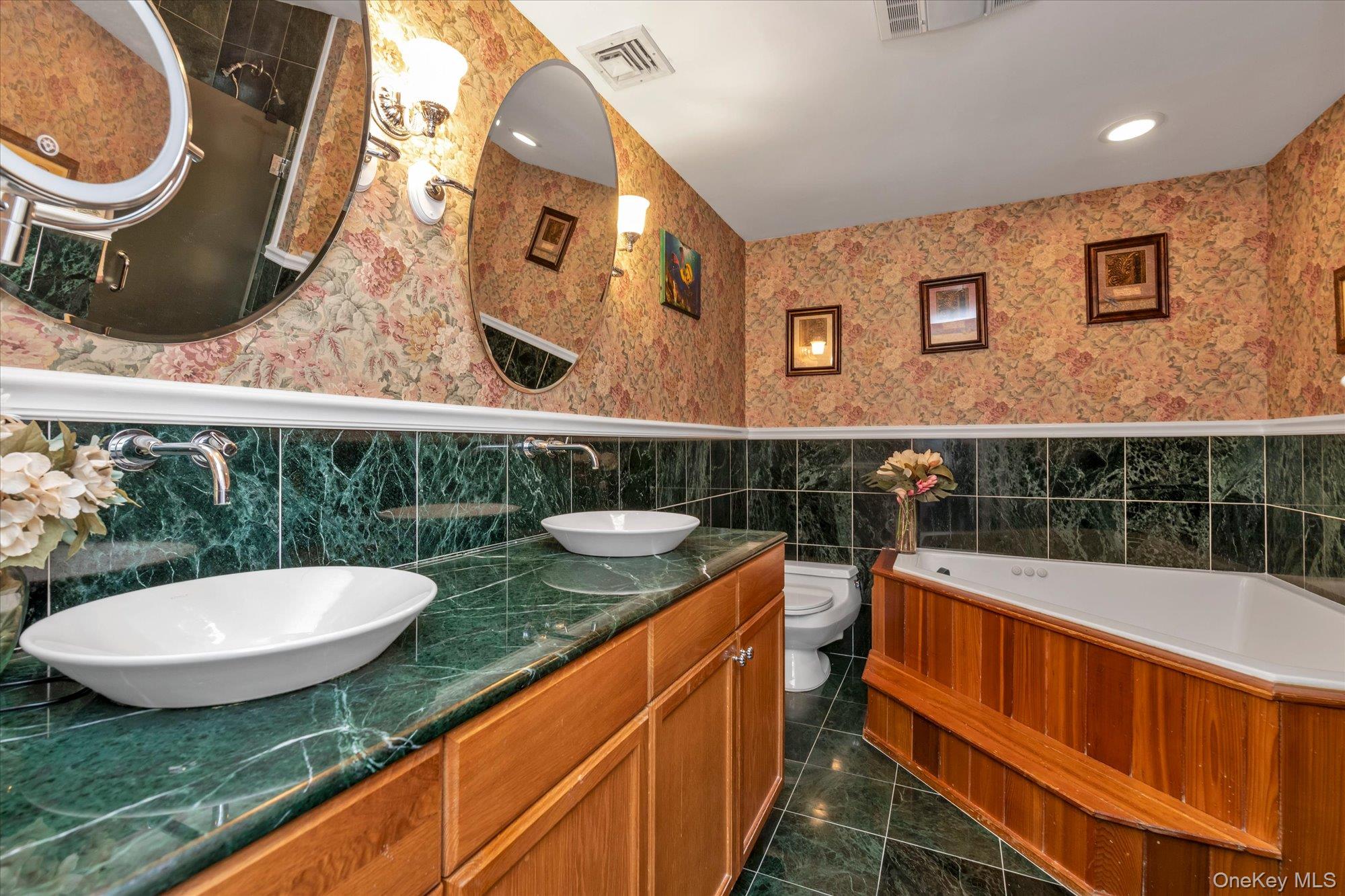 150 I U Willets Road Property Photo 15