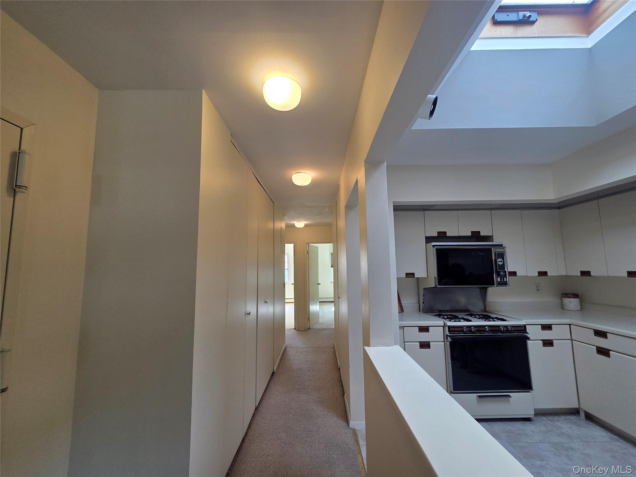 12-29 Diane Place 195 U Property Photo 5