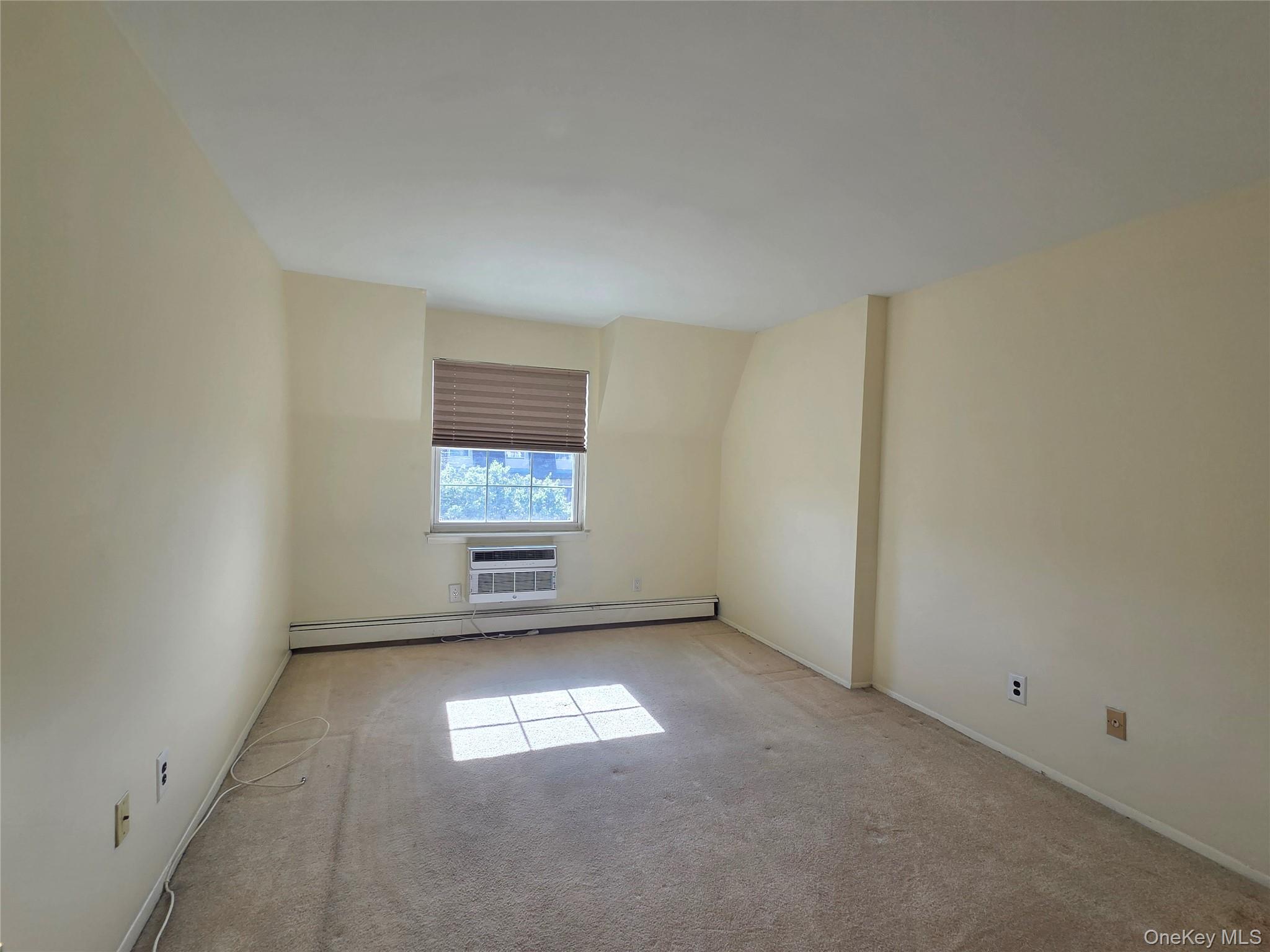 12-29 Diane Place 195 U Property Photo 14
