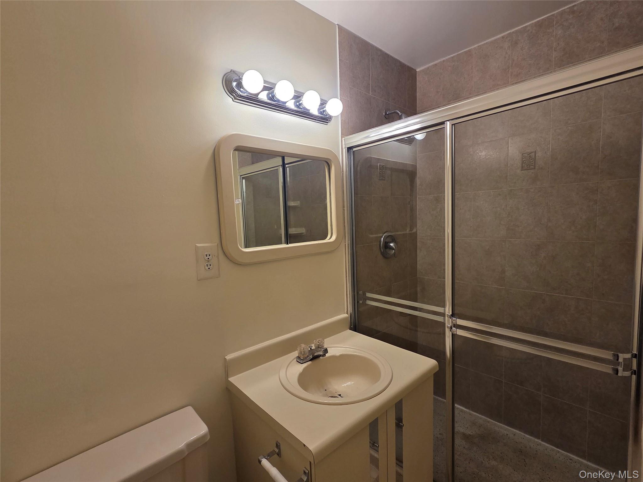 12-29 Diane Place 195 U Property Photo 16