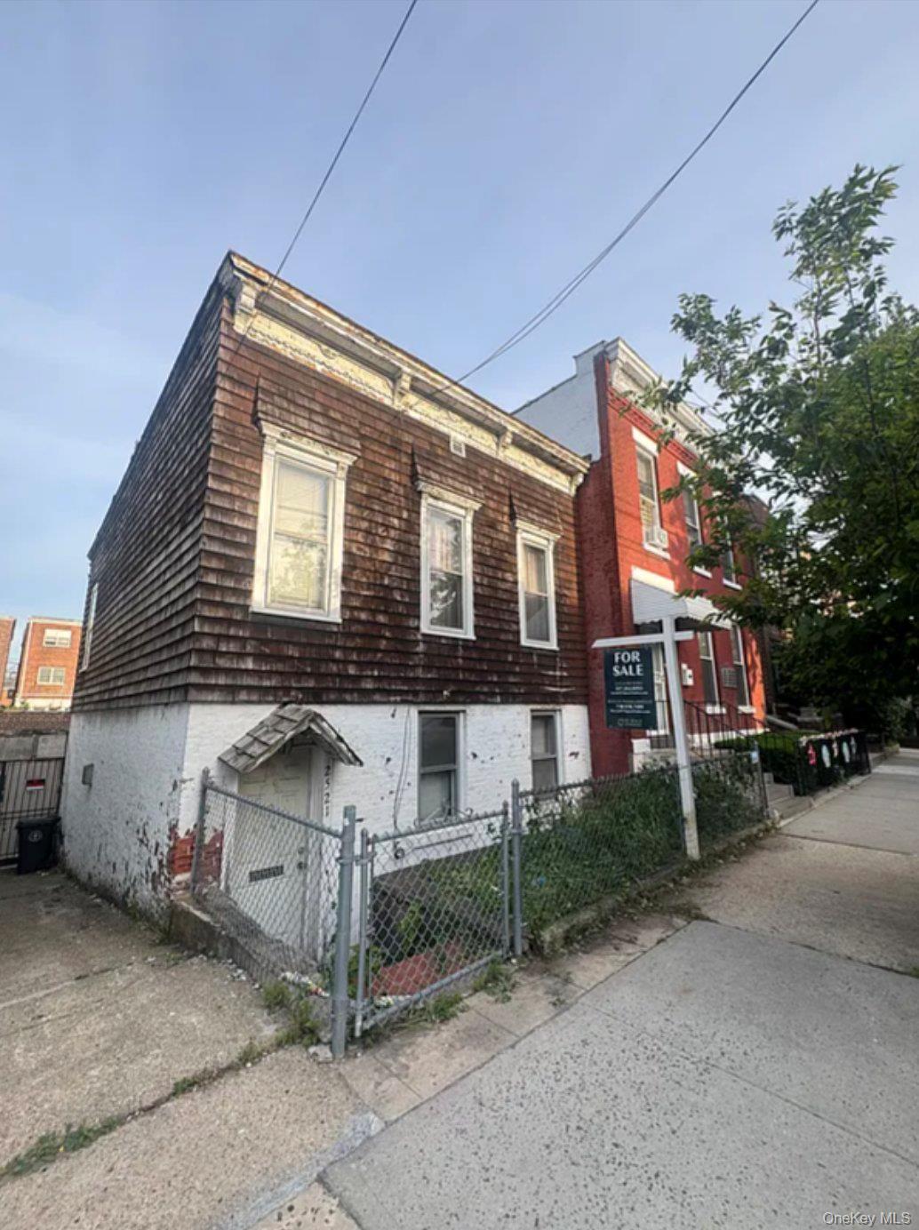 2521 46th Street Property Photo 1