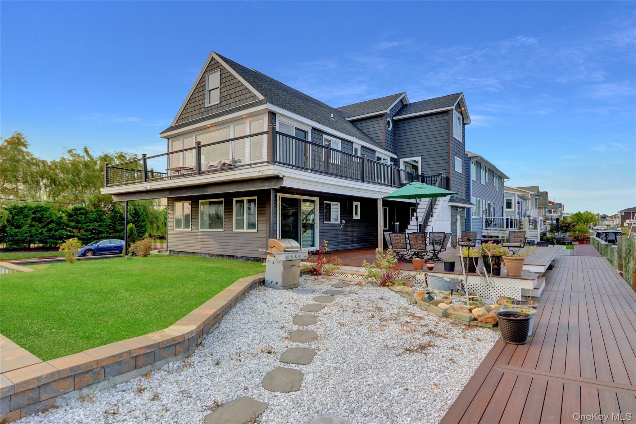 998 Pacific Street Property Photo 2