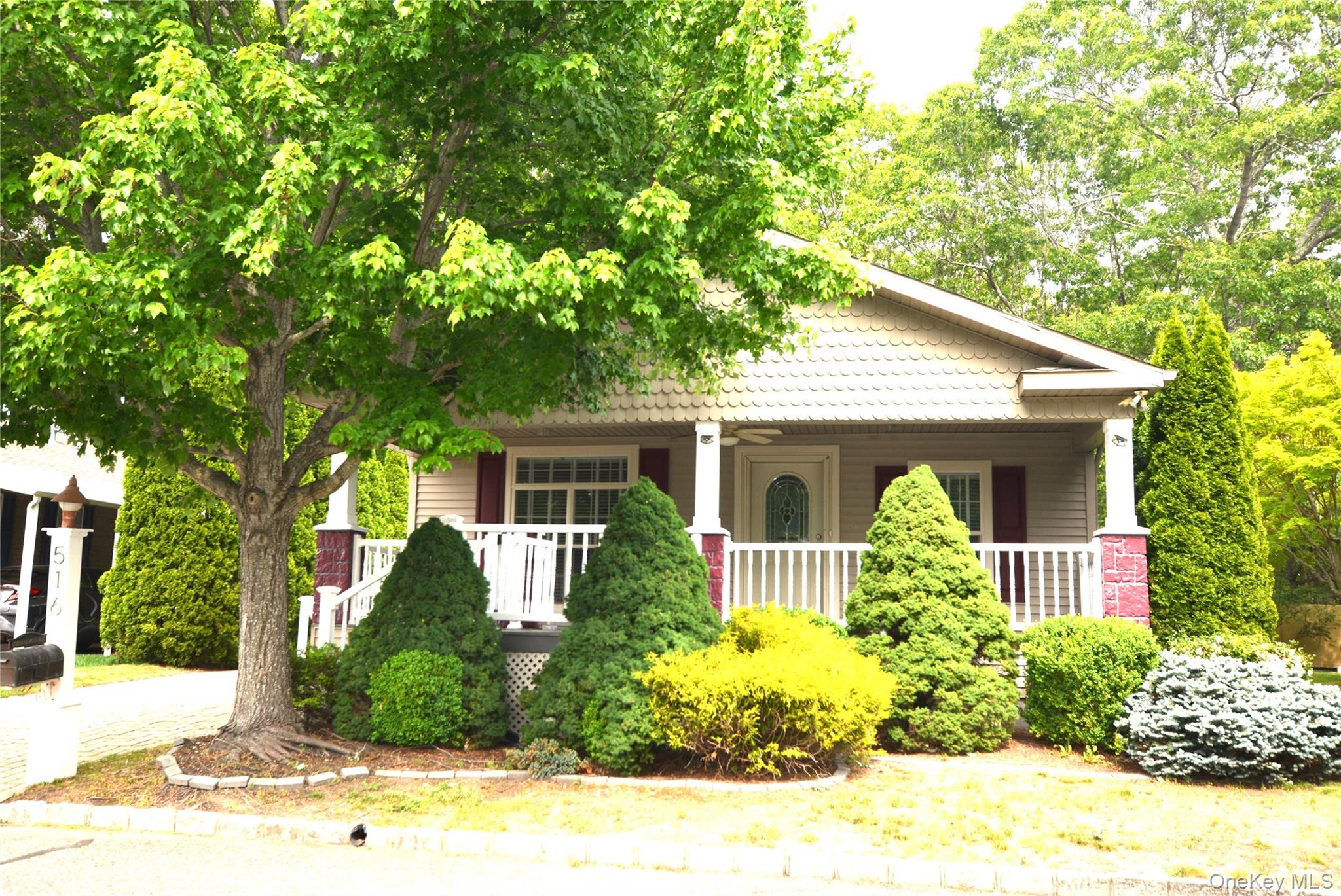 1661 Old Country Road 516 Property Photo 1