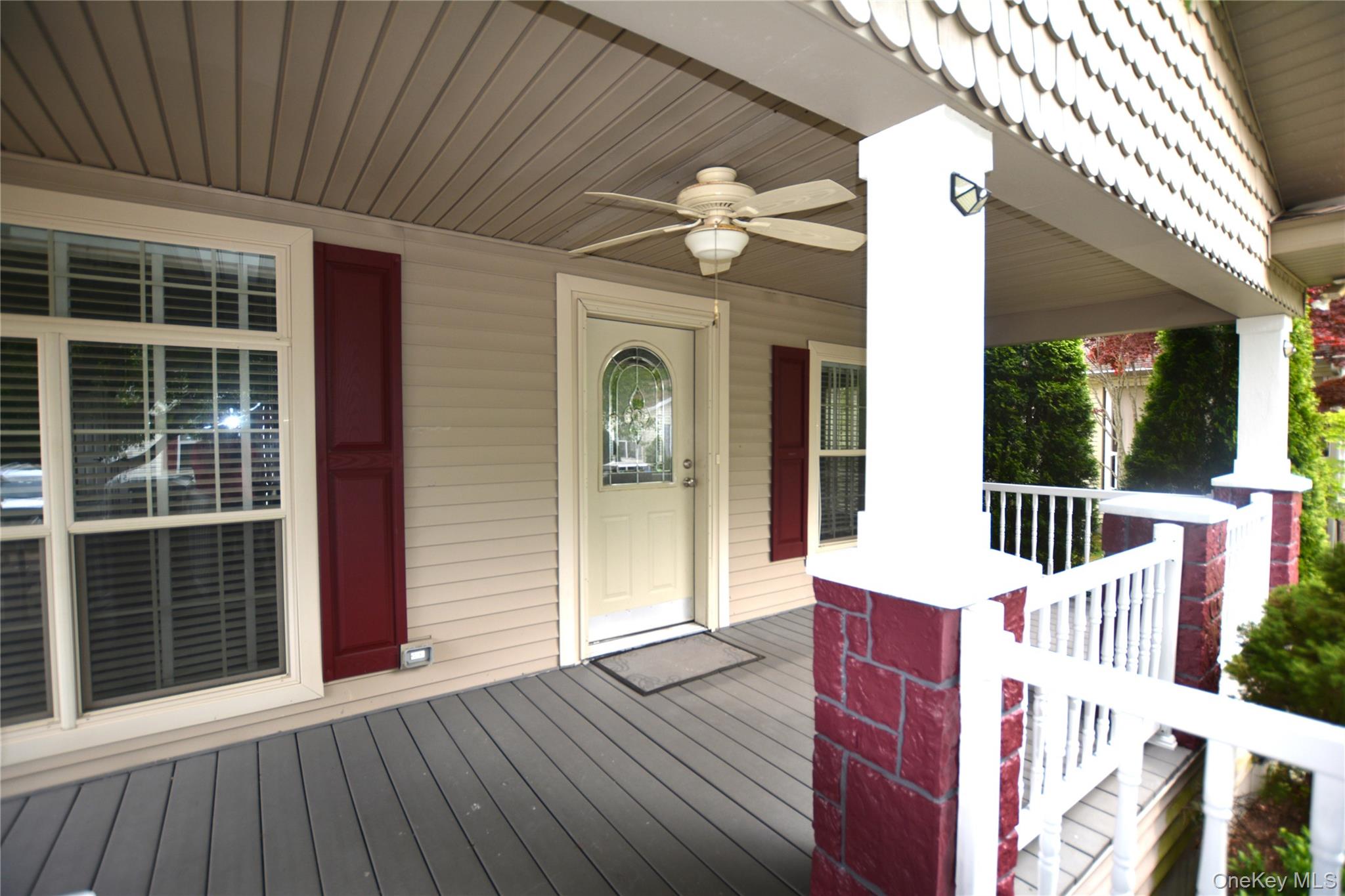 1661 Old Country Road 516 Property Photo 4
