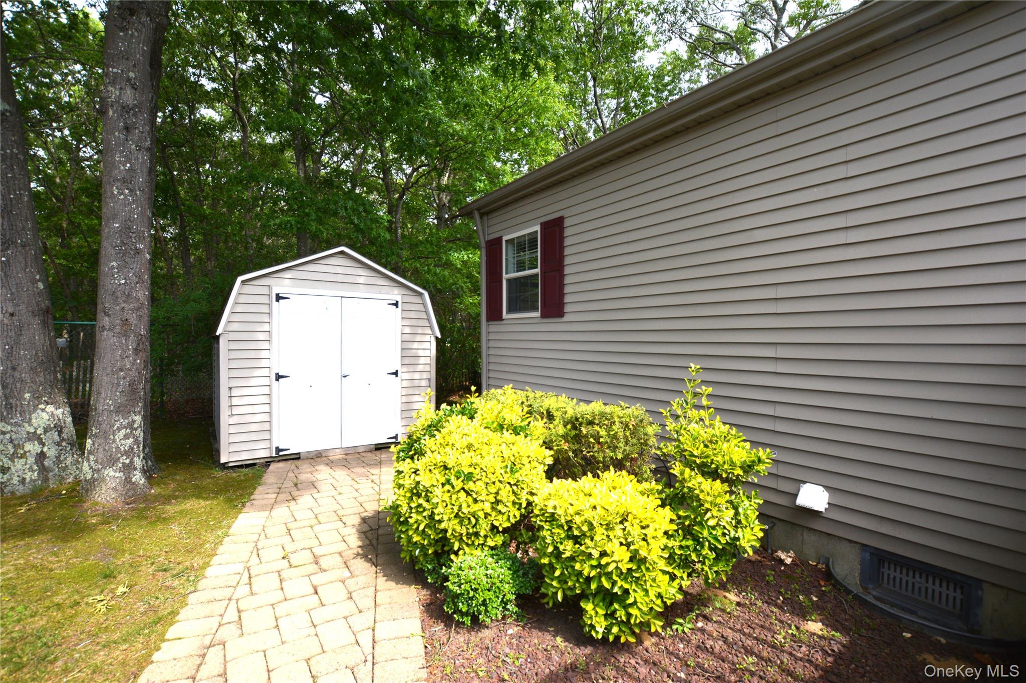 1661 Old Country Road 516 Property Photo 22
