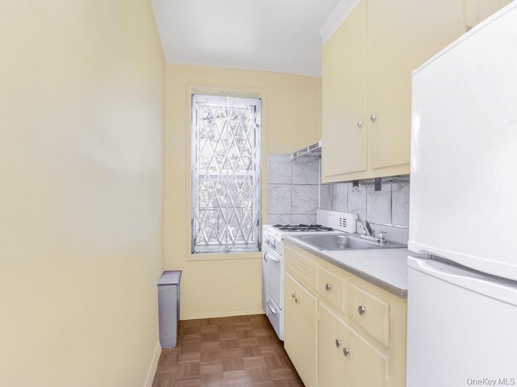 525 West 236th Street 6g Property Photo 5