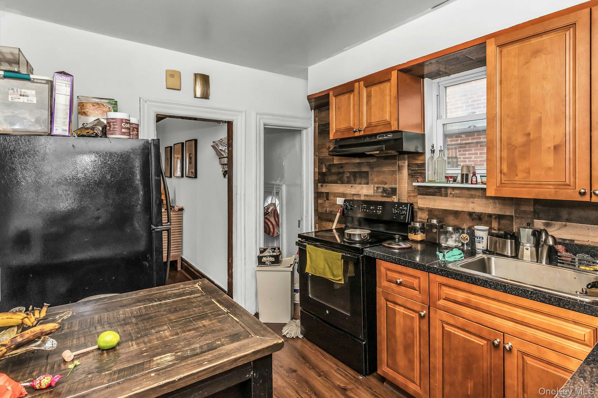19804 Hillside Avenue Property Photo 10