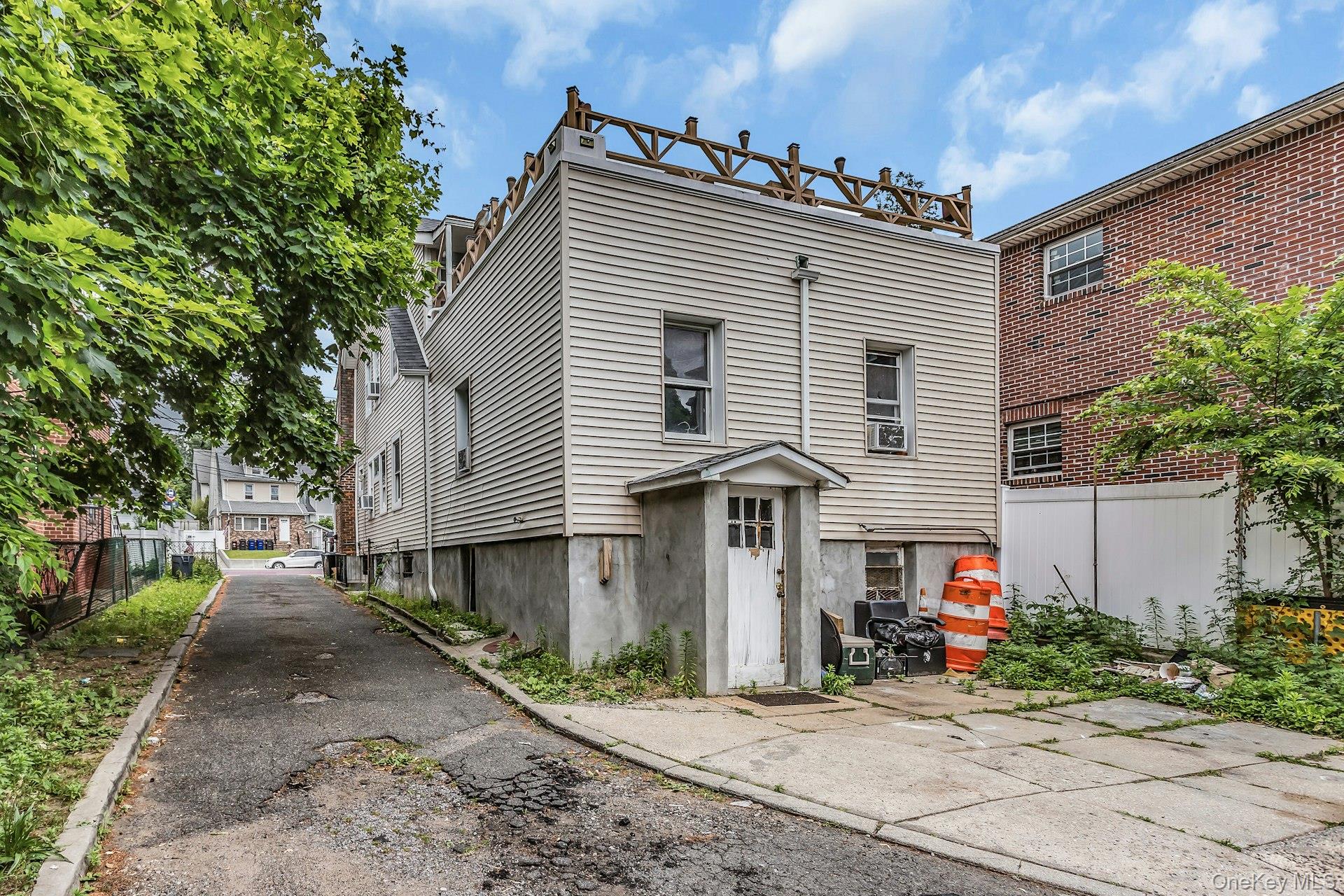 19804 Hillside Avenue Property Photo 27