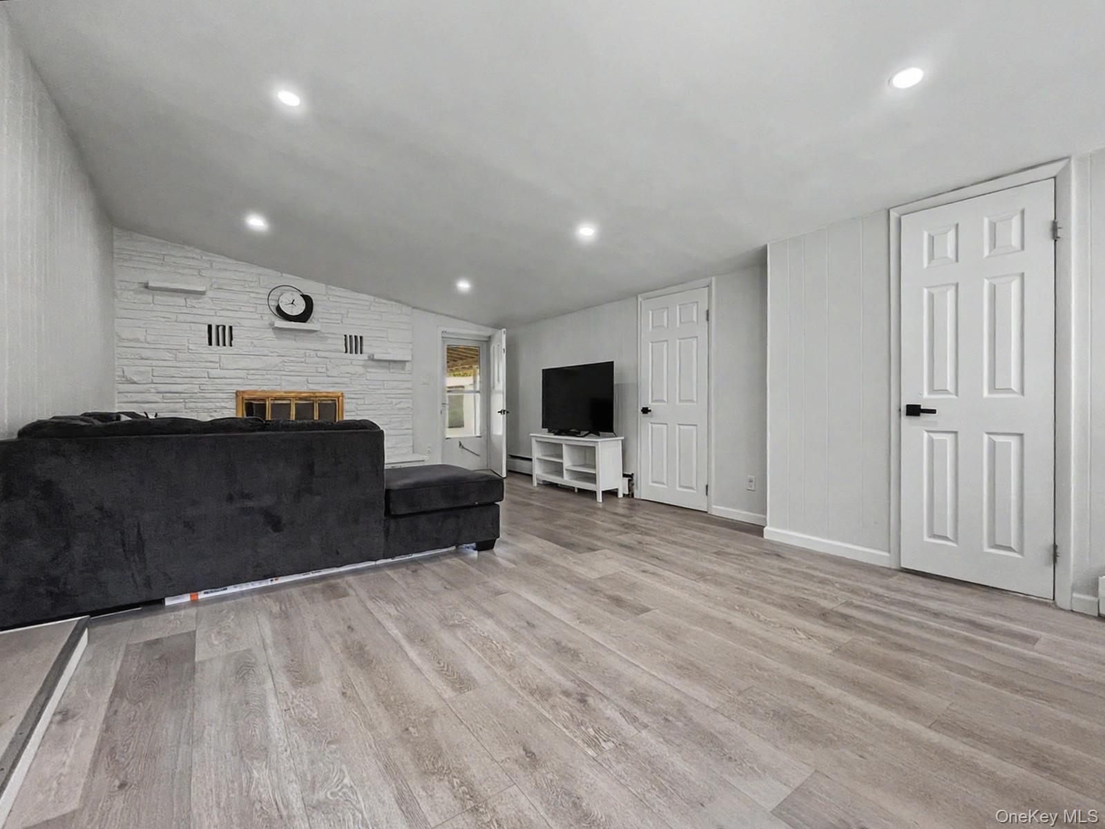 44 Straight Path Property Photo 5