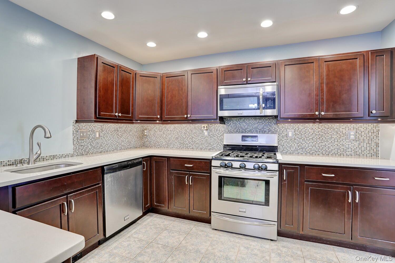 6 Hemlock Lane Property Photo 9