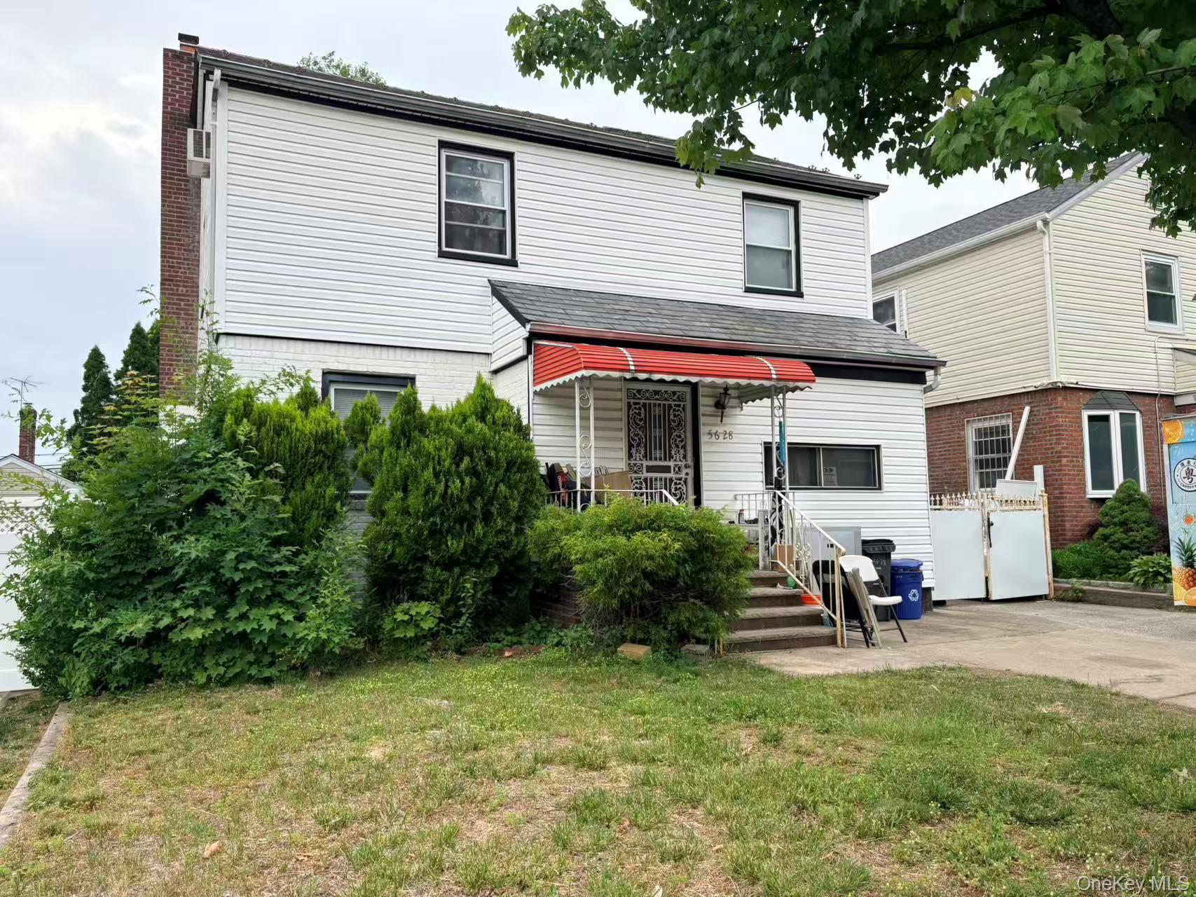 5628 213th Street Property Photo 3