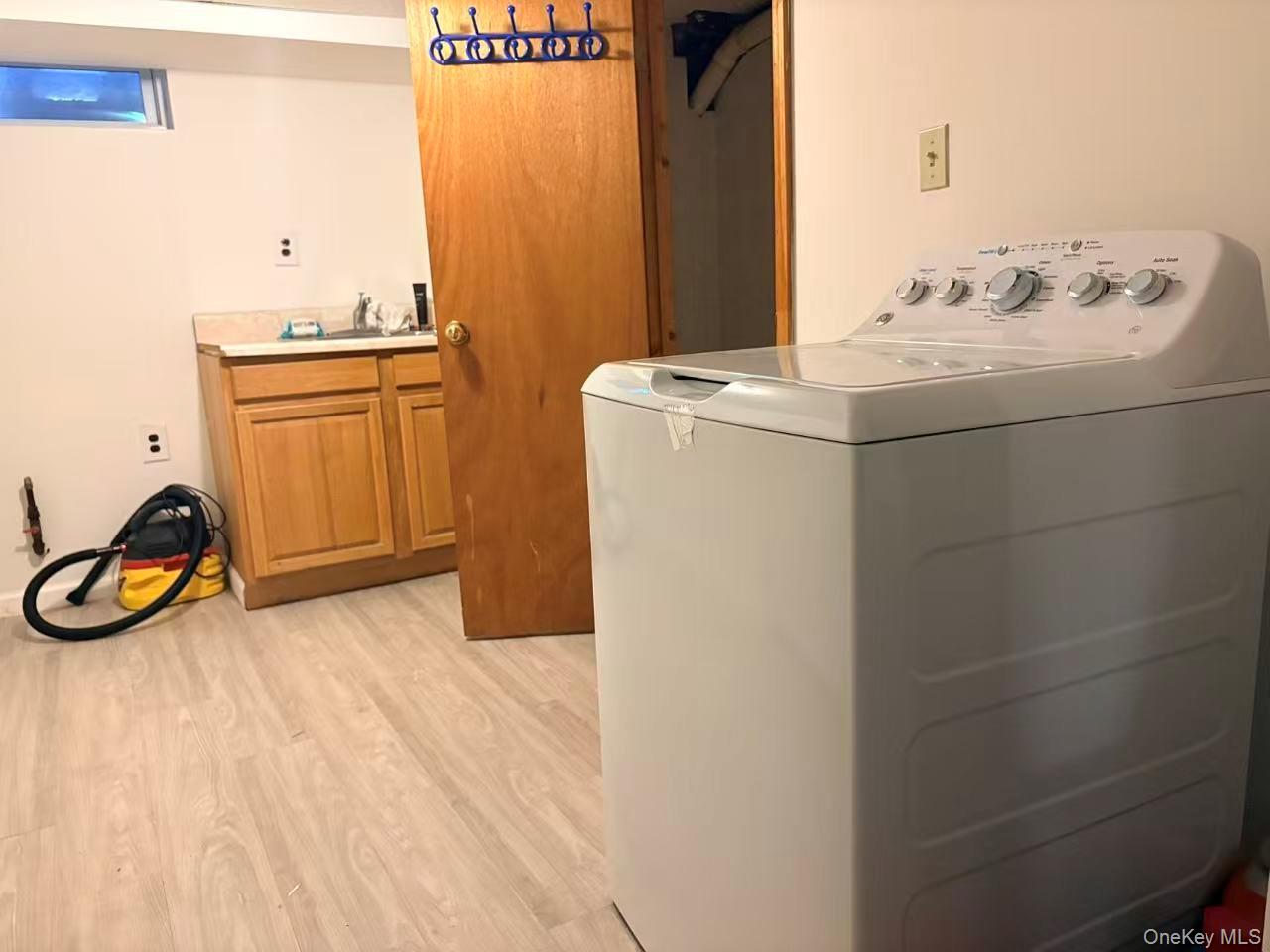 5628 213th Street Property Photo 4